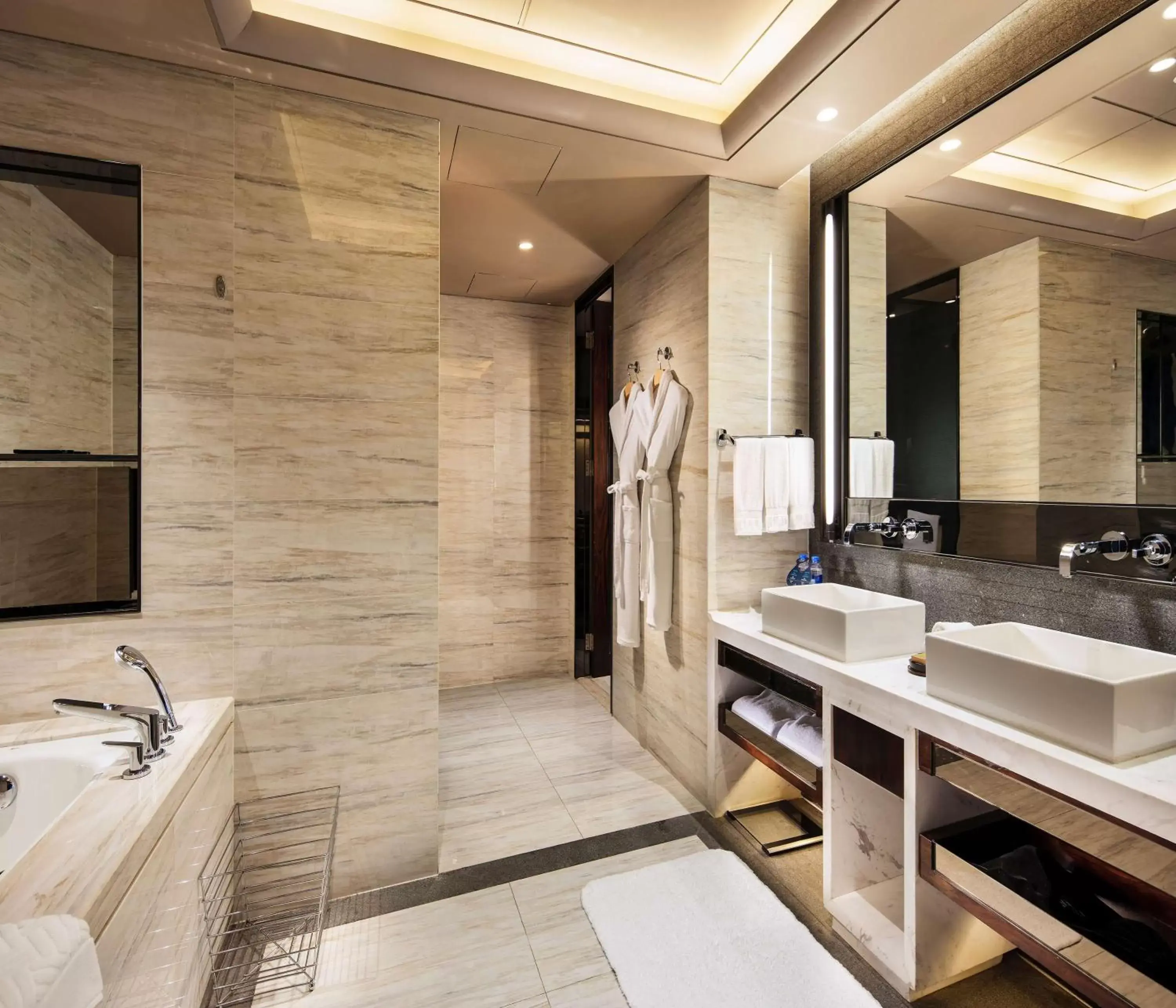 Bathroom in Hilton Shenzhen Shekou Nanhai