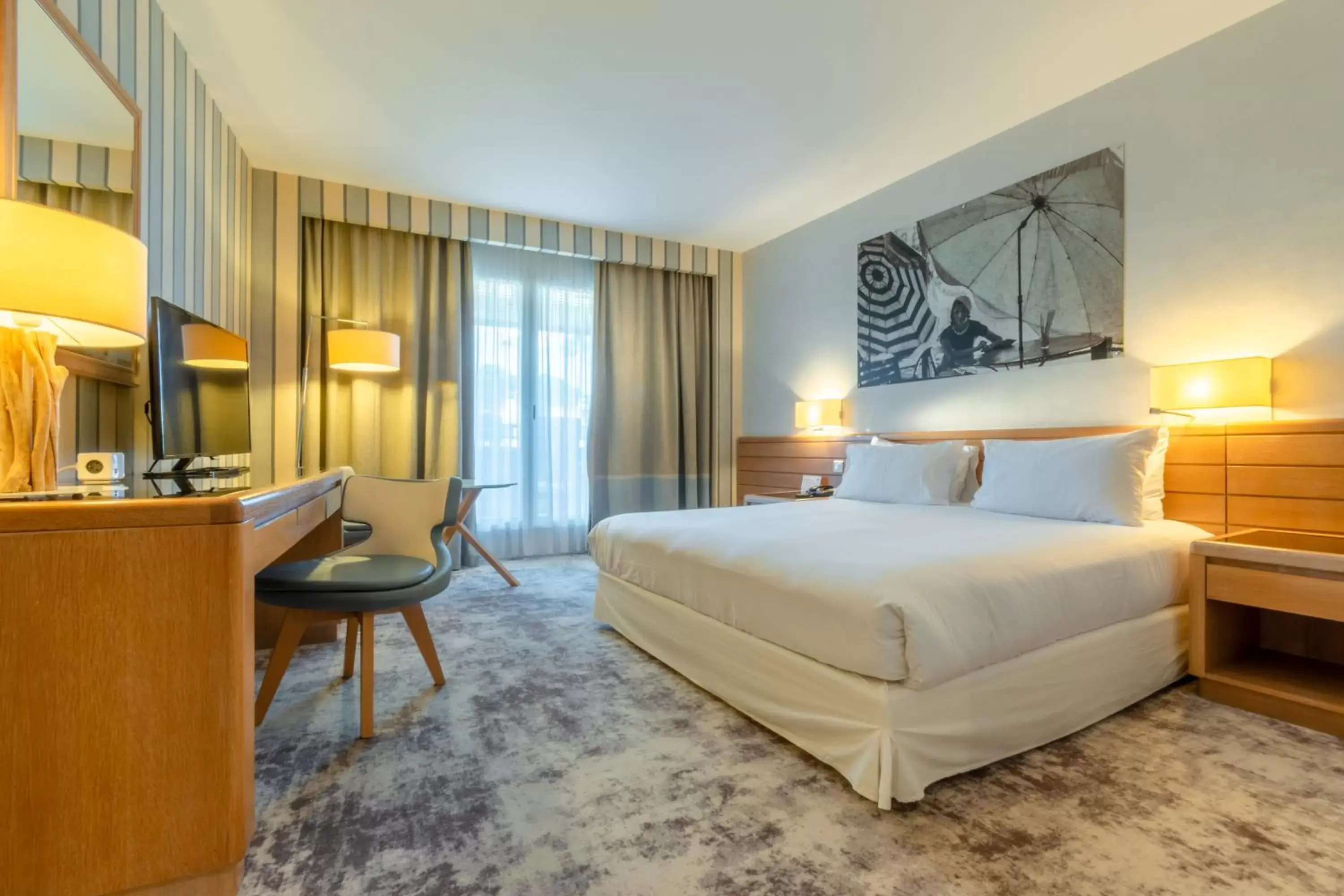 Bed in Holiday Inn Nice - Port St Laurent by IHG Bed in Holiday Inn Nice - Port St Laurent by IHG