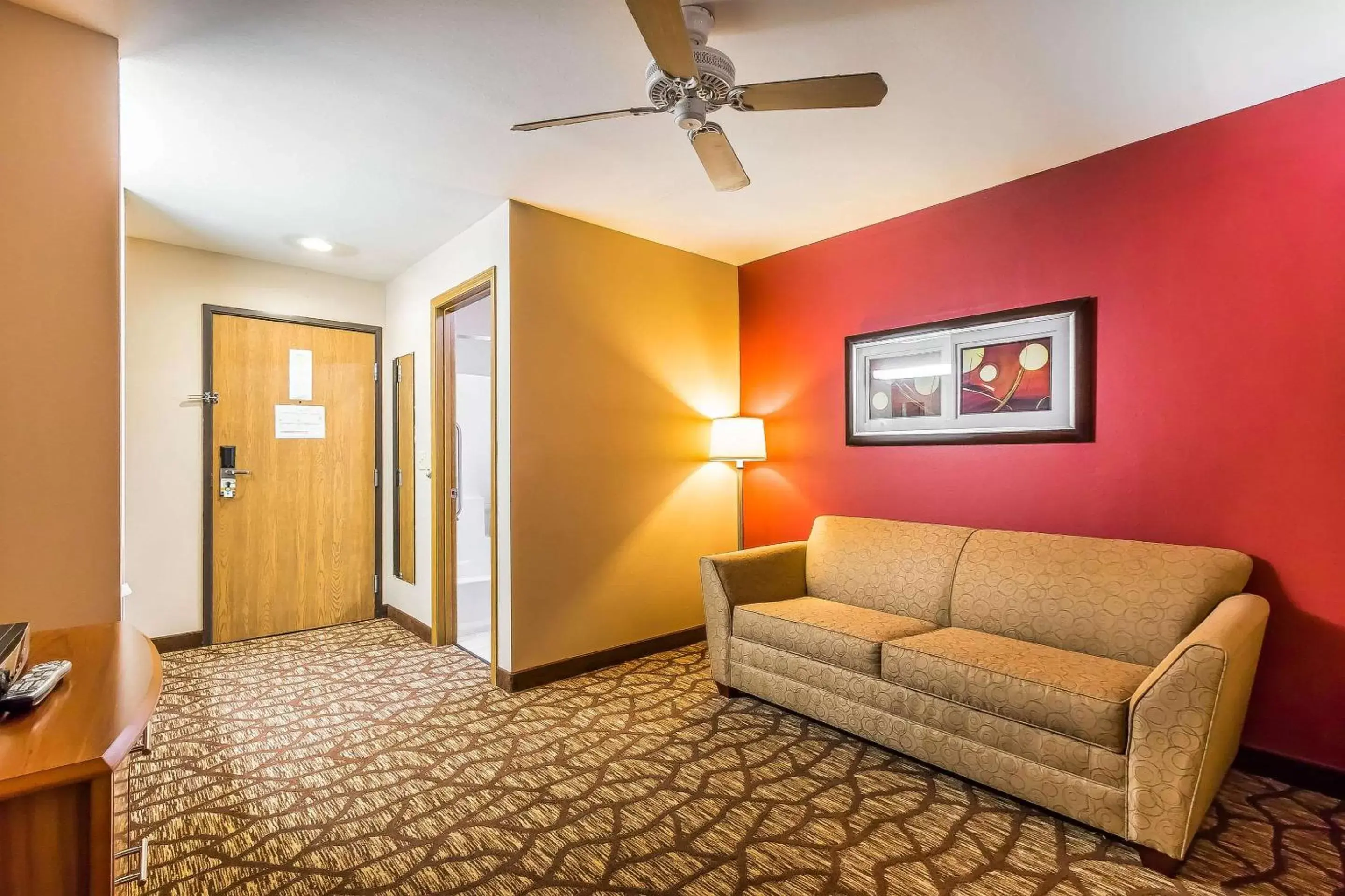 Photo of the whole room, Seating Area in Quality Inn & Suites Chesterfield Village