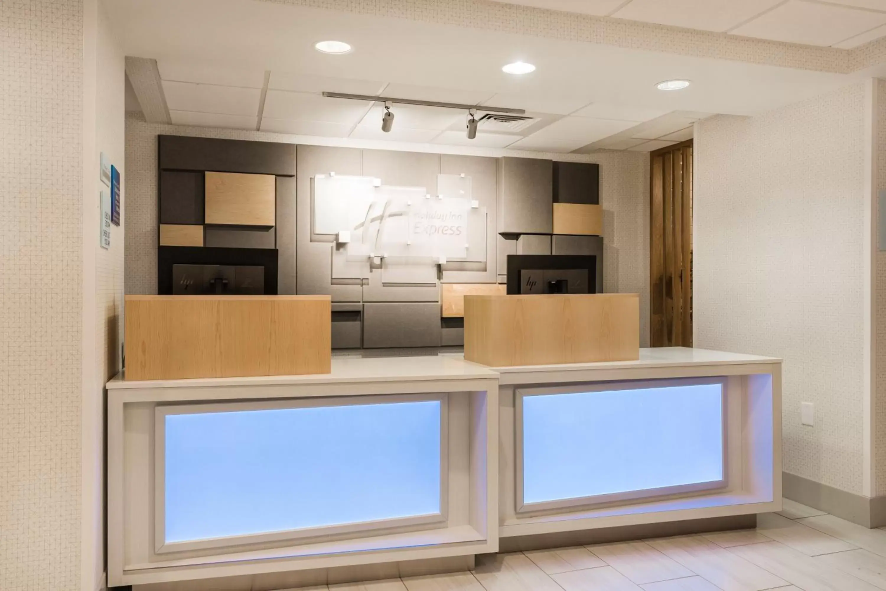 Property building in Holiday Inn Express - Lorton by IHG Property building in Holiday Inn Express - Lorton by IHG