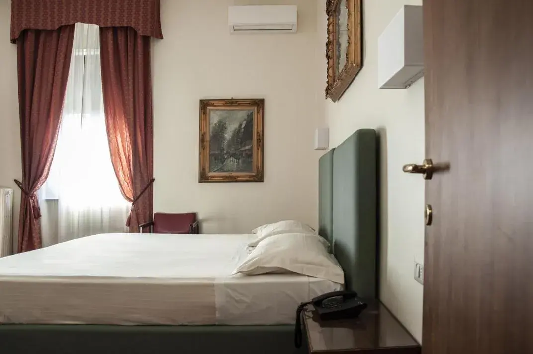 Bed in Hotel San Guido