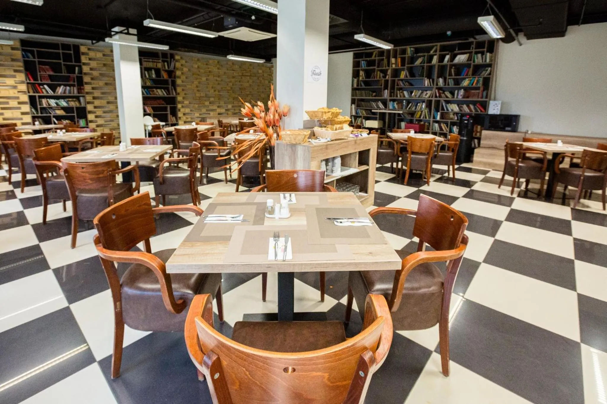 Restaurant/places to eat in Di Verdi Imperial Hotel