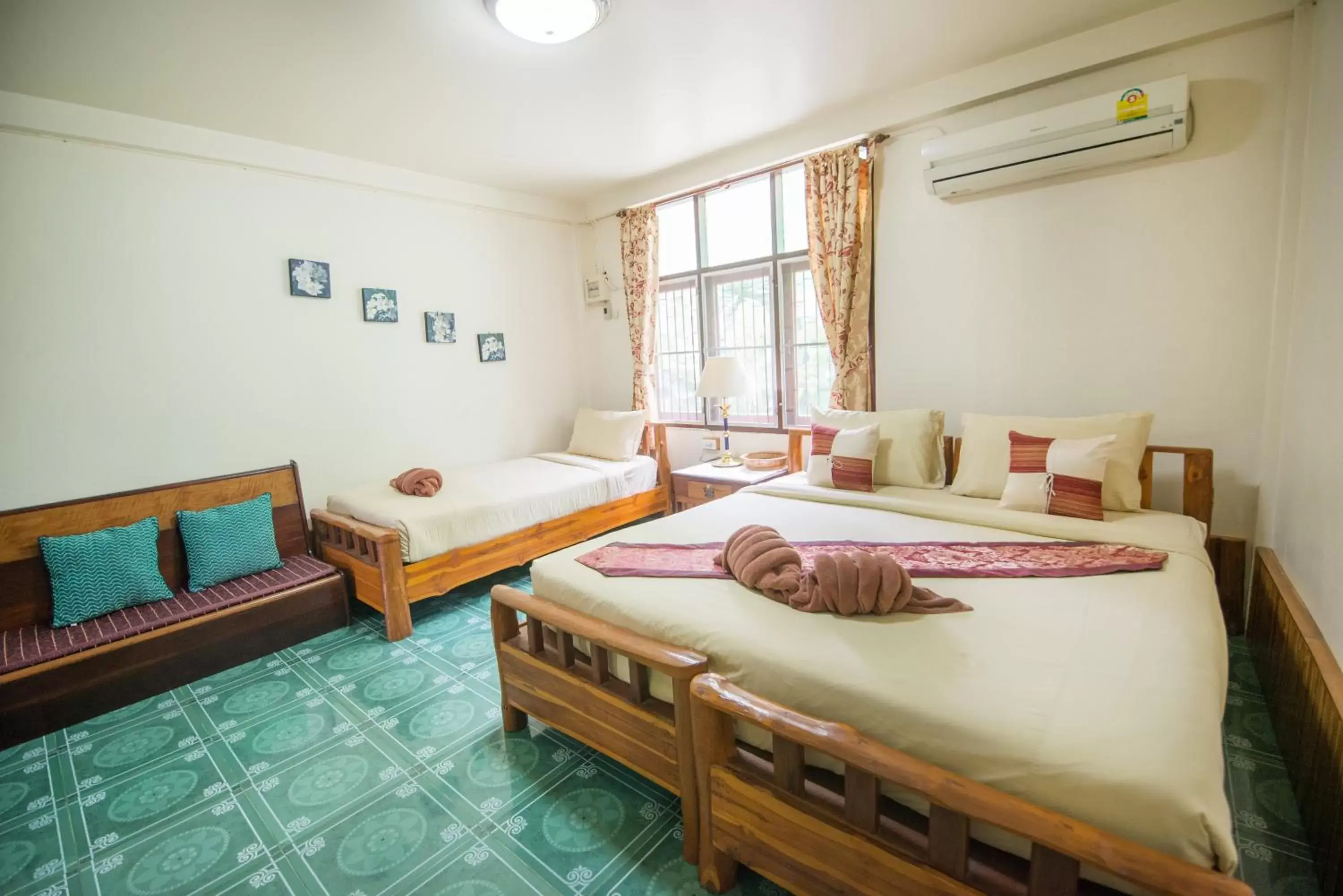 Photo of the whole room, Bed in Pongphen Guesthouse - SHA Plus Certified