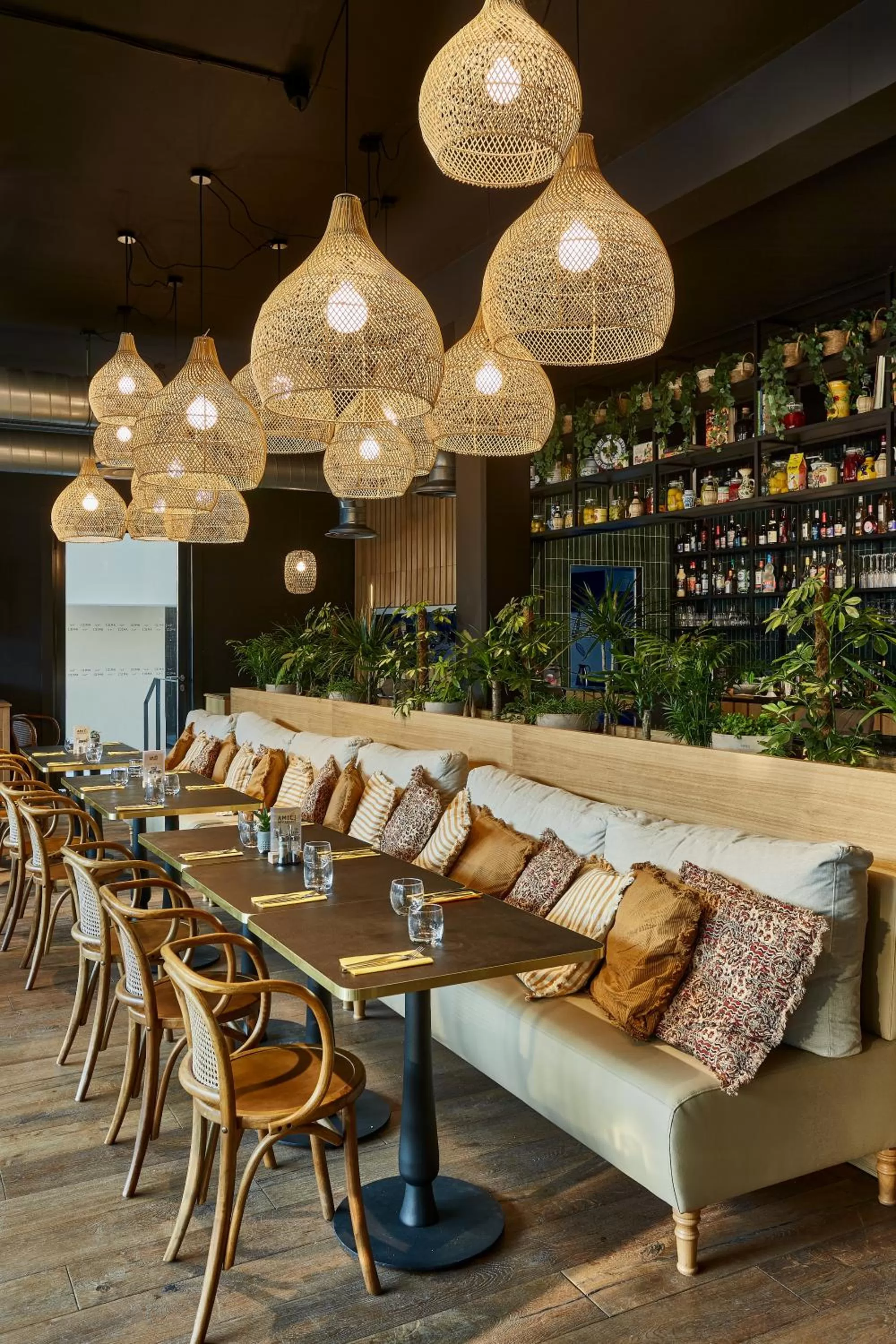 Restaurant/places to eat in Coloft