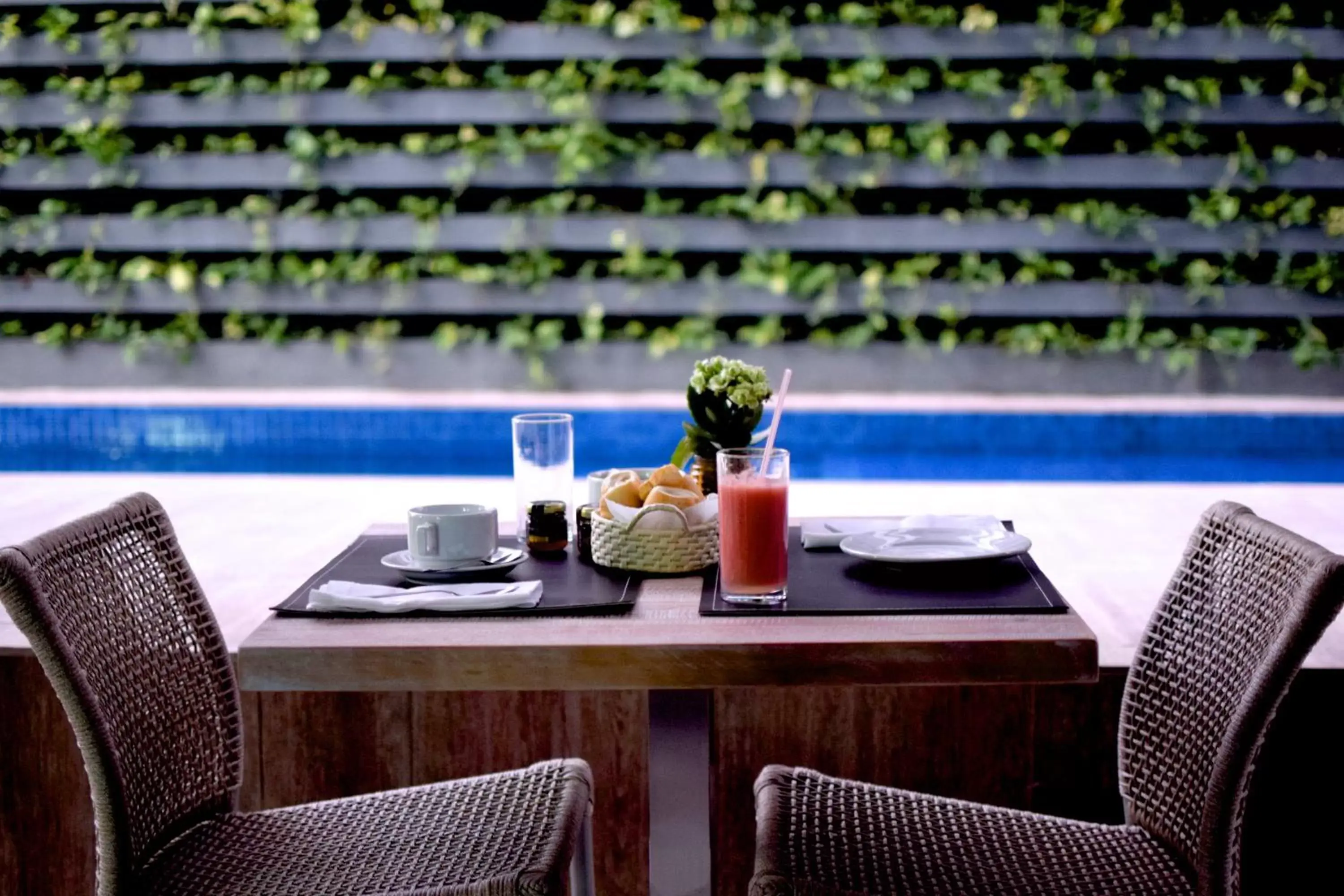 Lounge or bar, Swimming Pool in Porto Kaeté Hotel