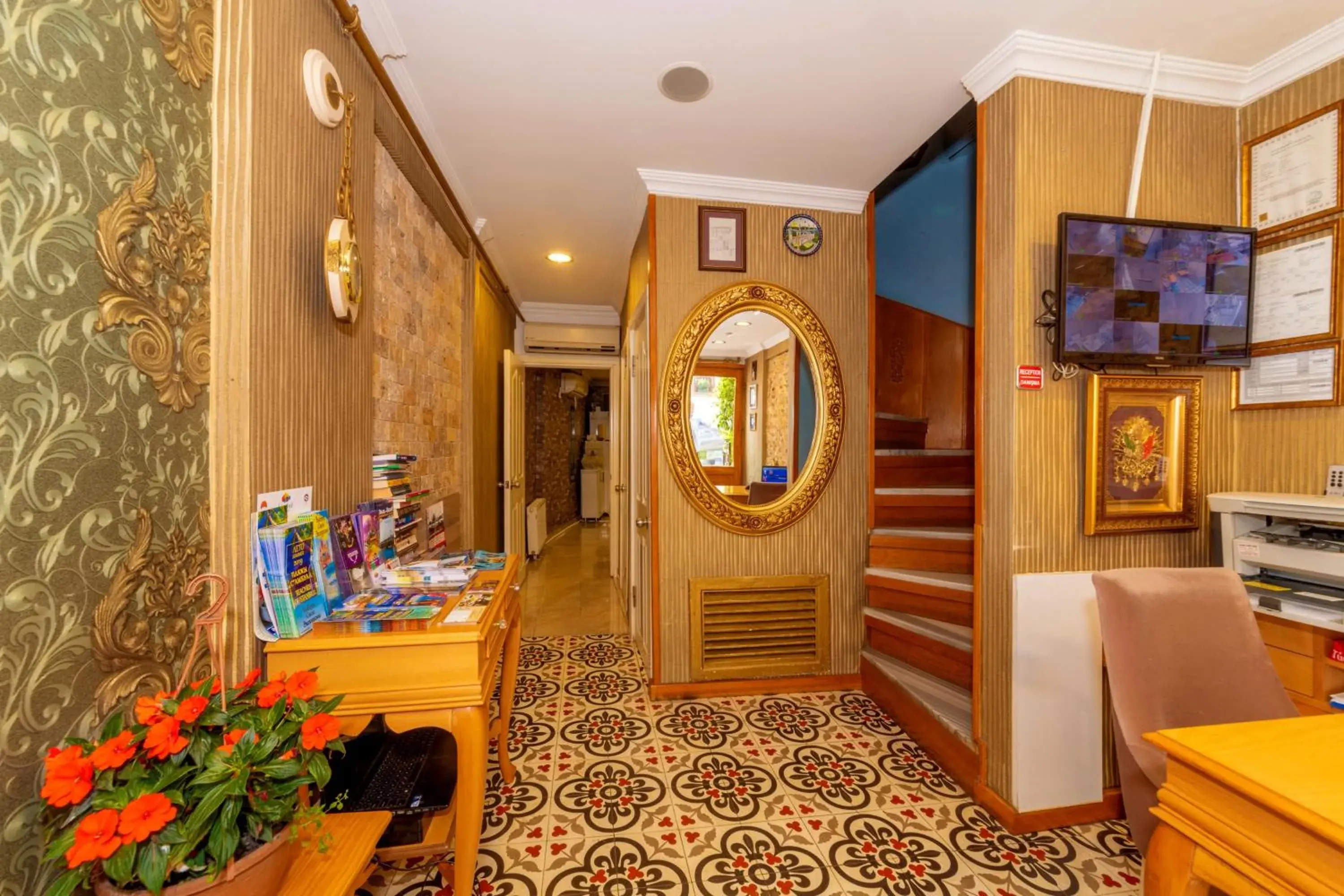 Lobby or reception in Walnut Shell Hotel Sultanahmet