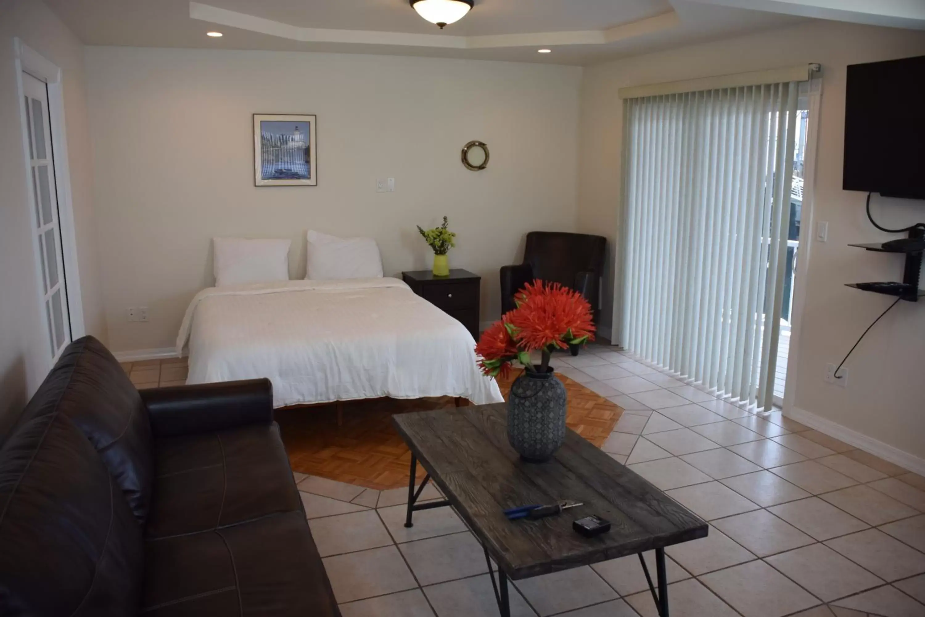 Longliner Lodge and Suites