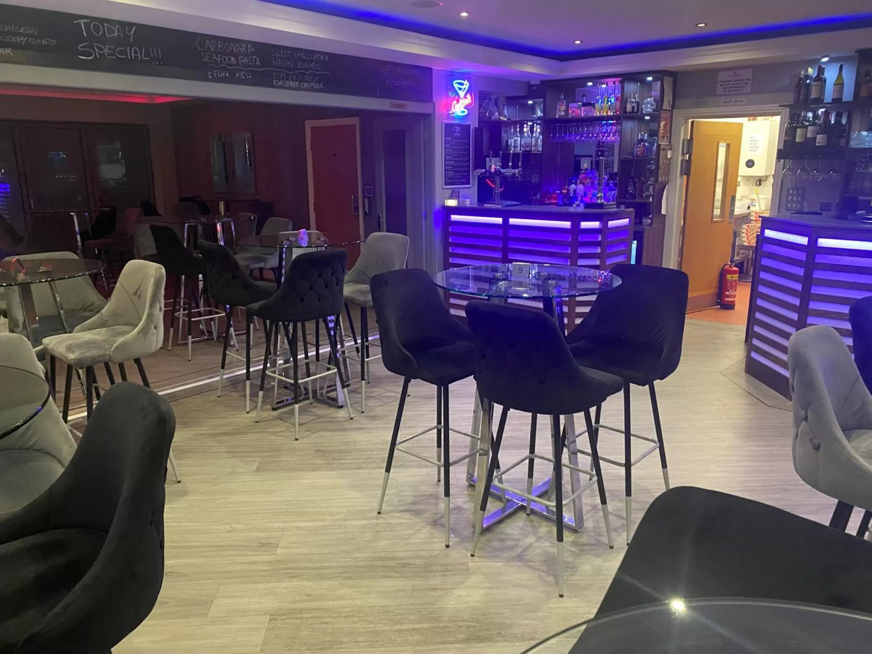Restaurant/places to eat, Lounge/Bar in The Avenue Hotel Ltd