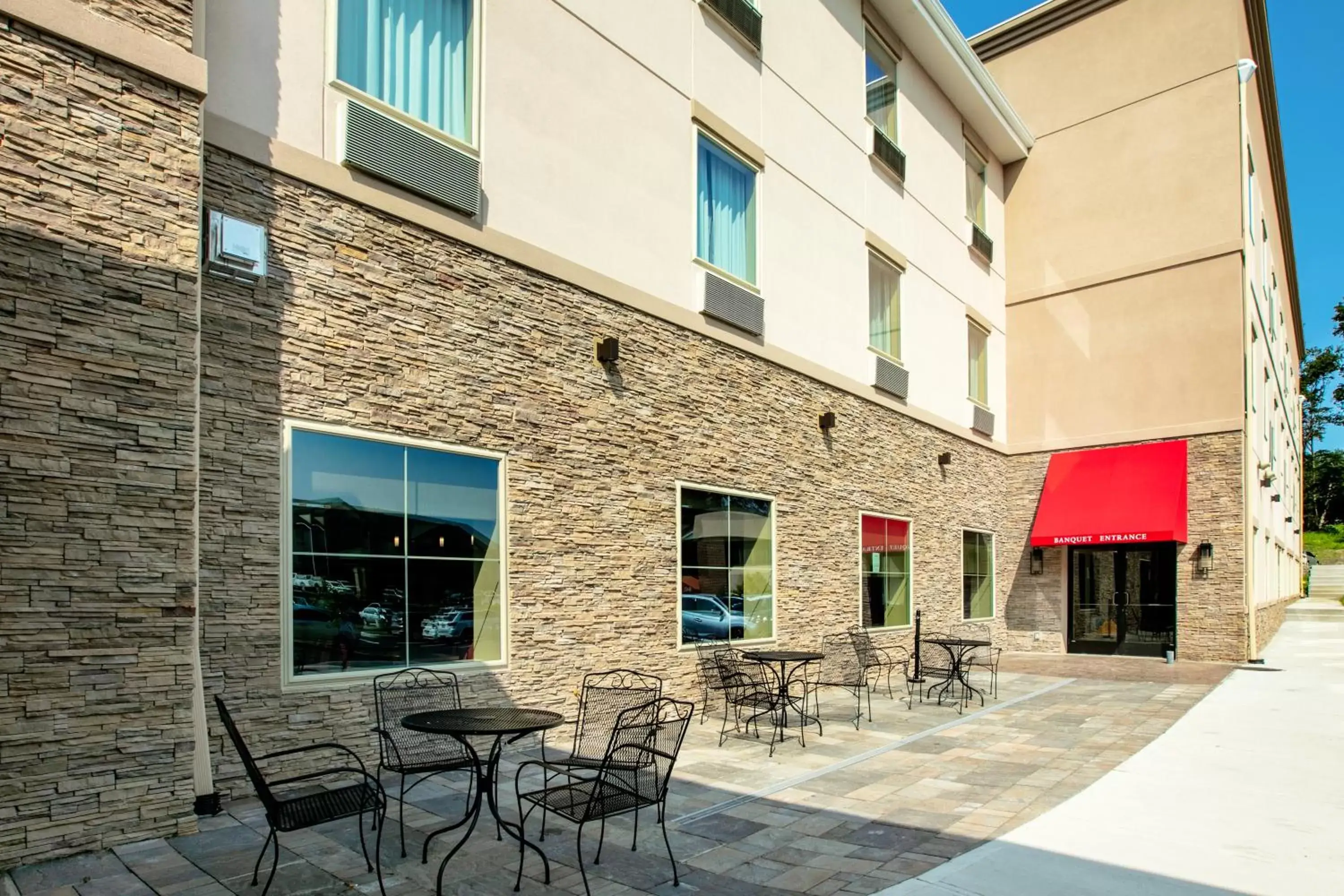 Patio in Comfort Suites Fishkill near Interstate 84