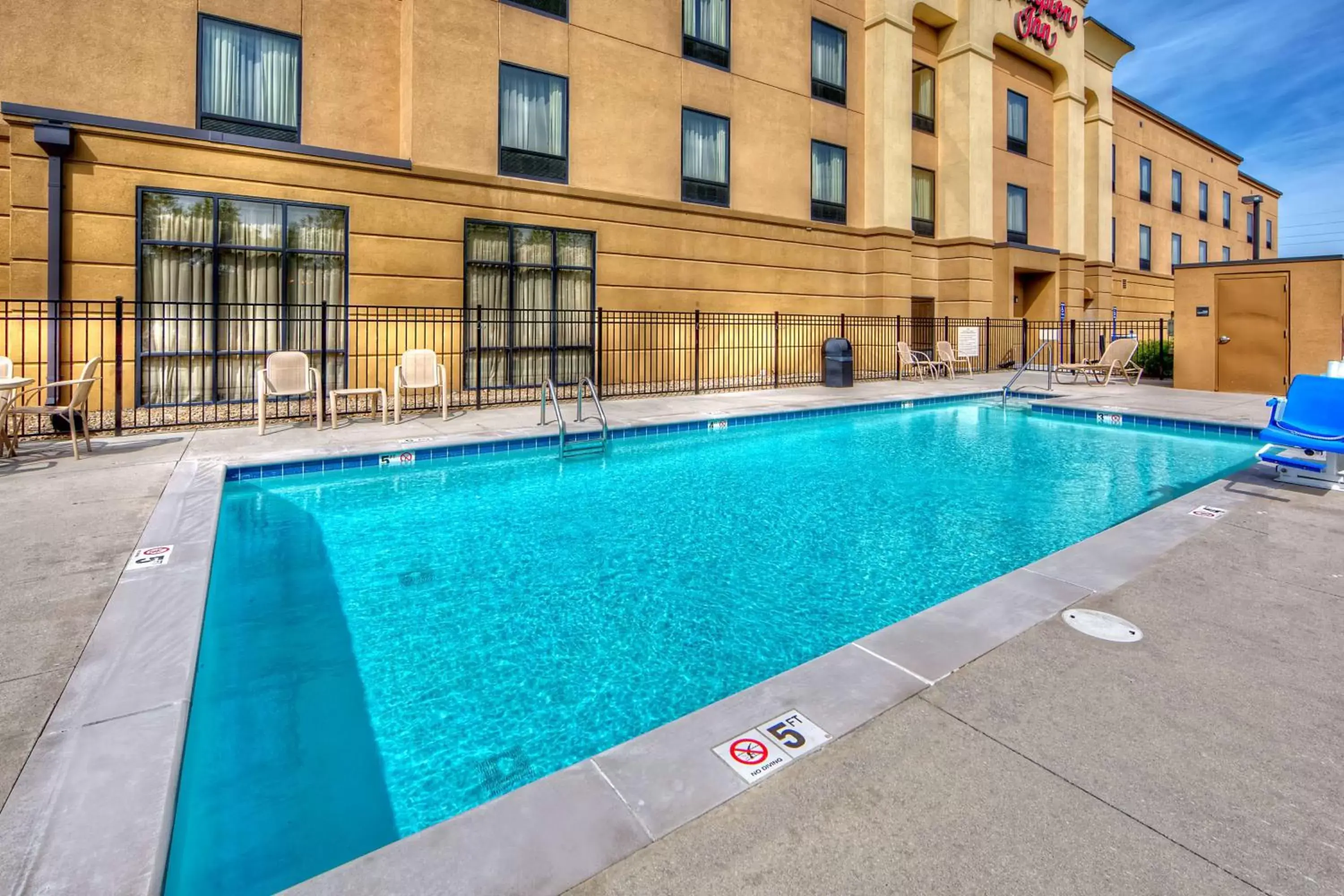 Pool view, Swimming Pool in Hampton Inn Crossville