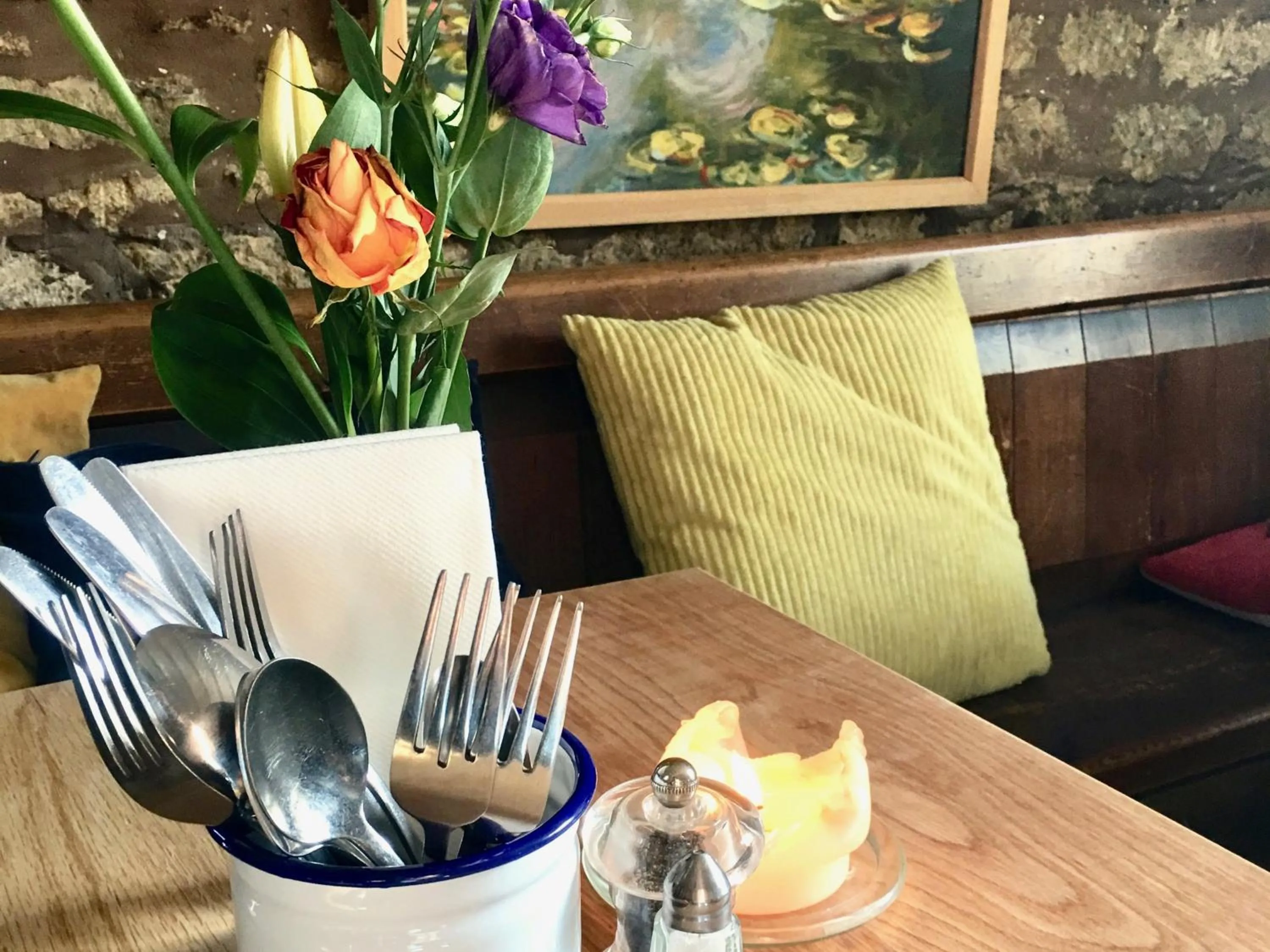 Dining area in The Mousetrap Inn