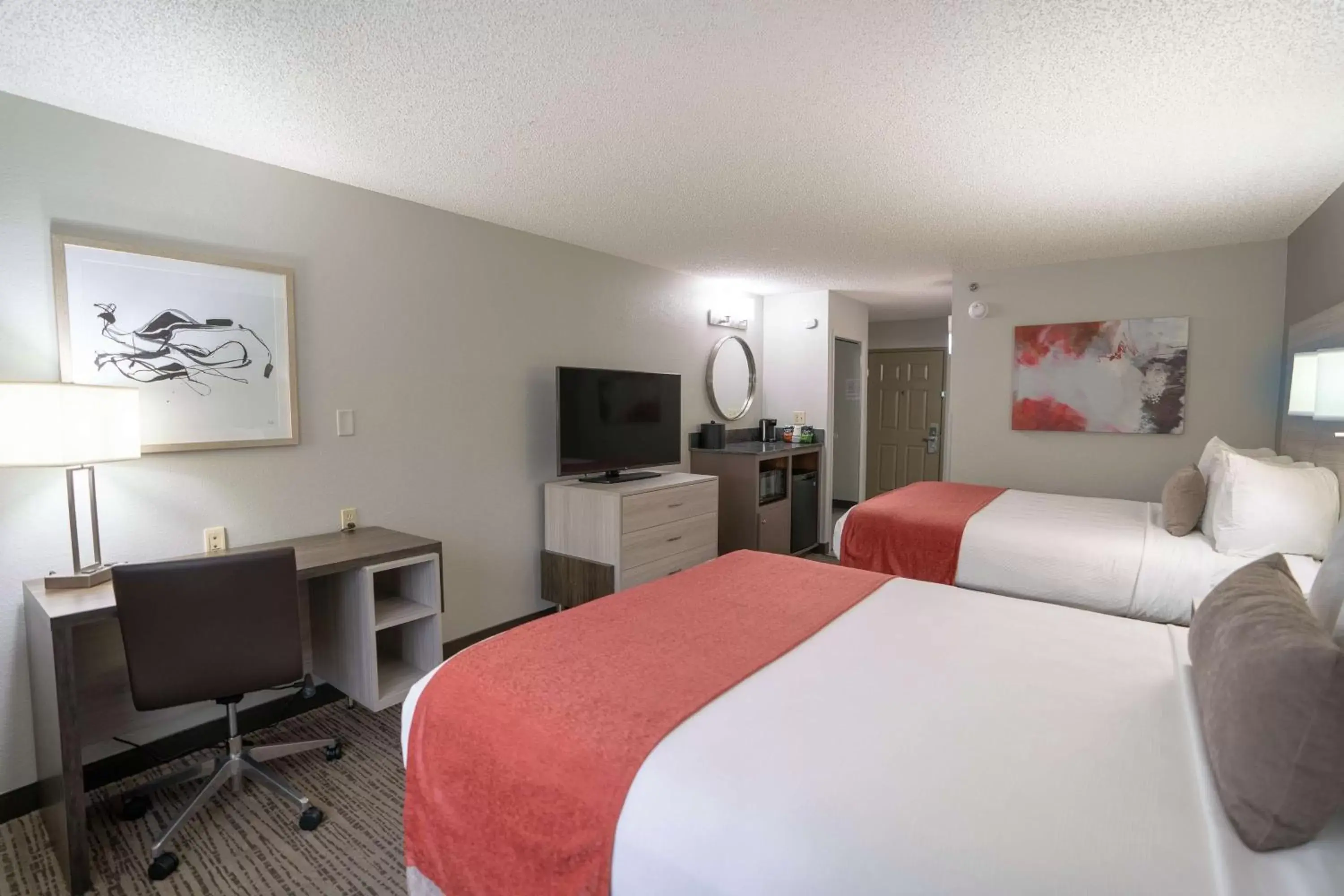 Photo of the whole room, Bed in Best Western Plus Lake City