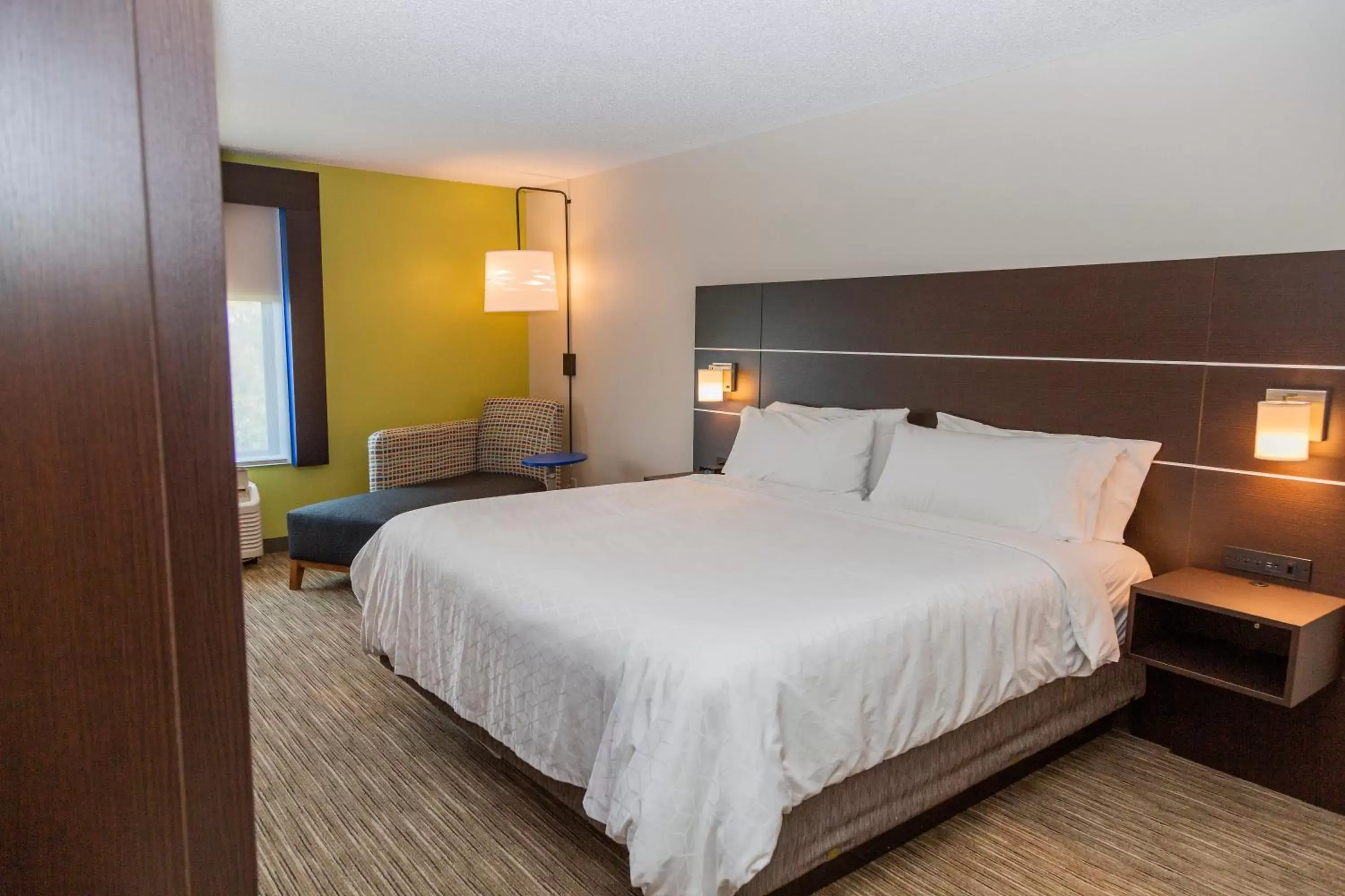 Photo of the whole room, Bed in Holiday Inn Express Clayton Southeast Raleigh, an IHG Hotel