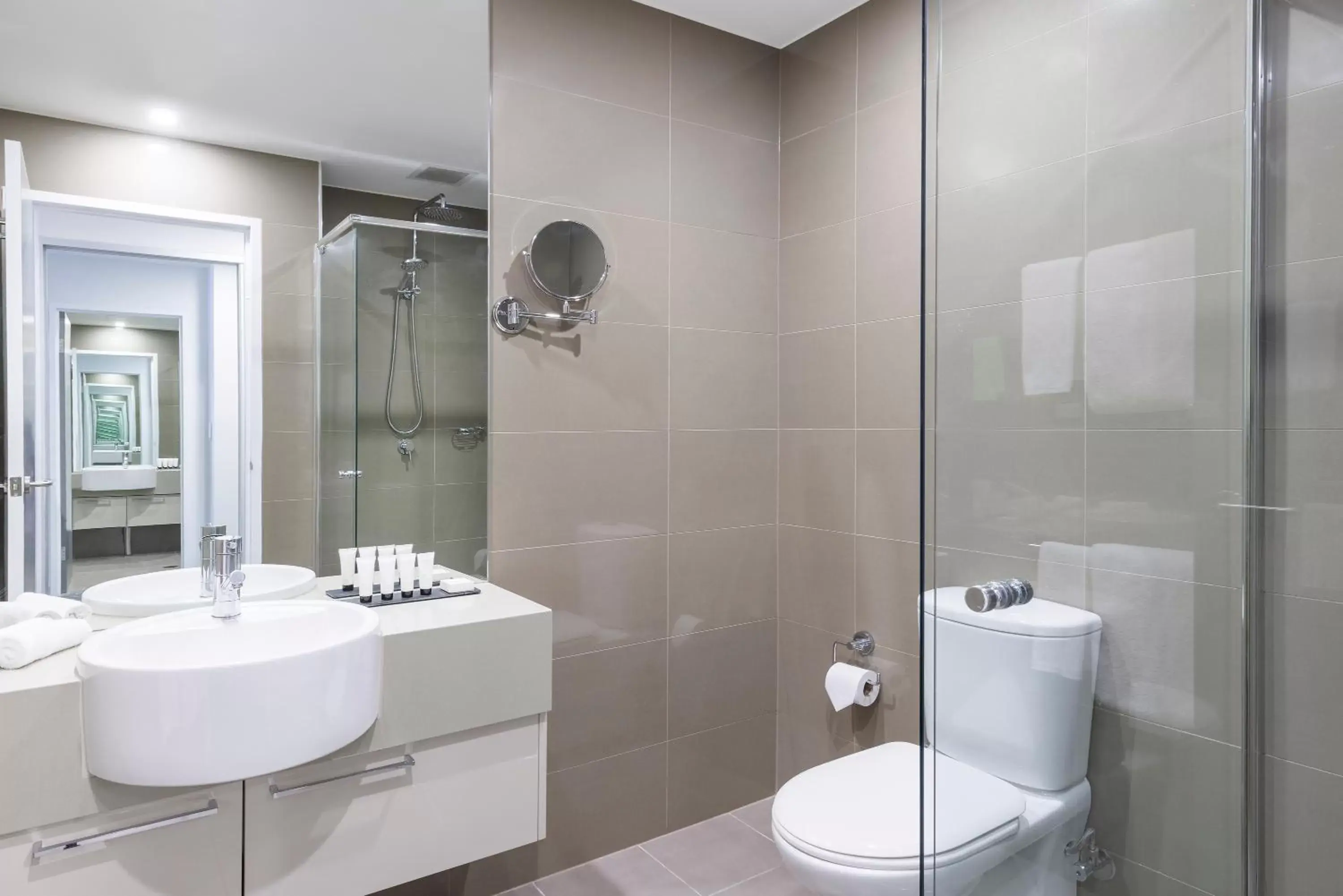 Toilet, Bathroom in Holiday Inn & Suites Sydney Bondi Junction, an IHG Hotel