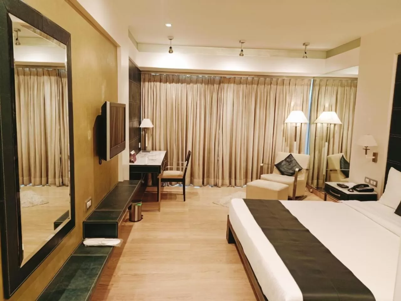 Bedroom, Bed in Mirage Hotel, Mumbai International Airport