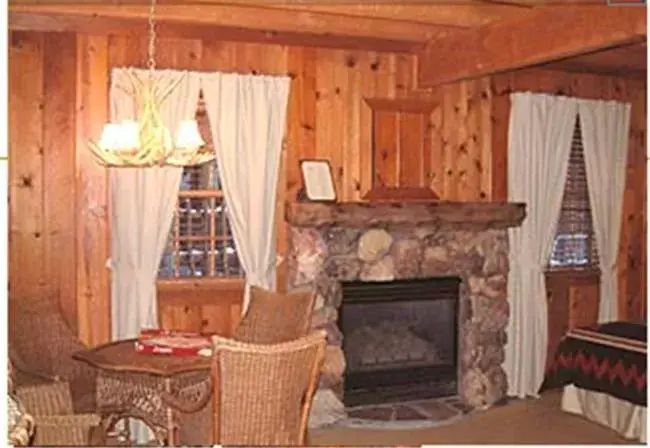 Photo of the whole room, Seating Area in Cottage Inn At Lake Tahoe