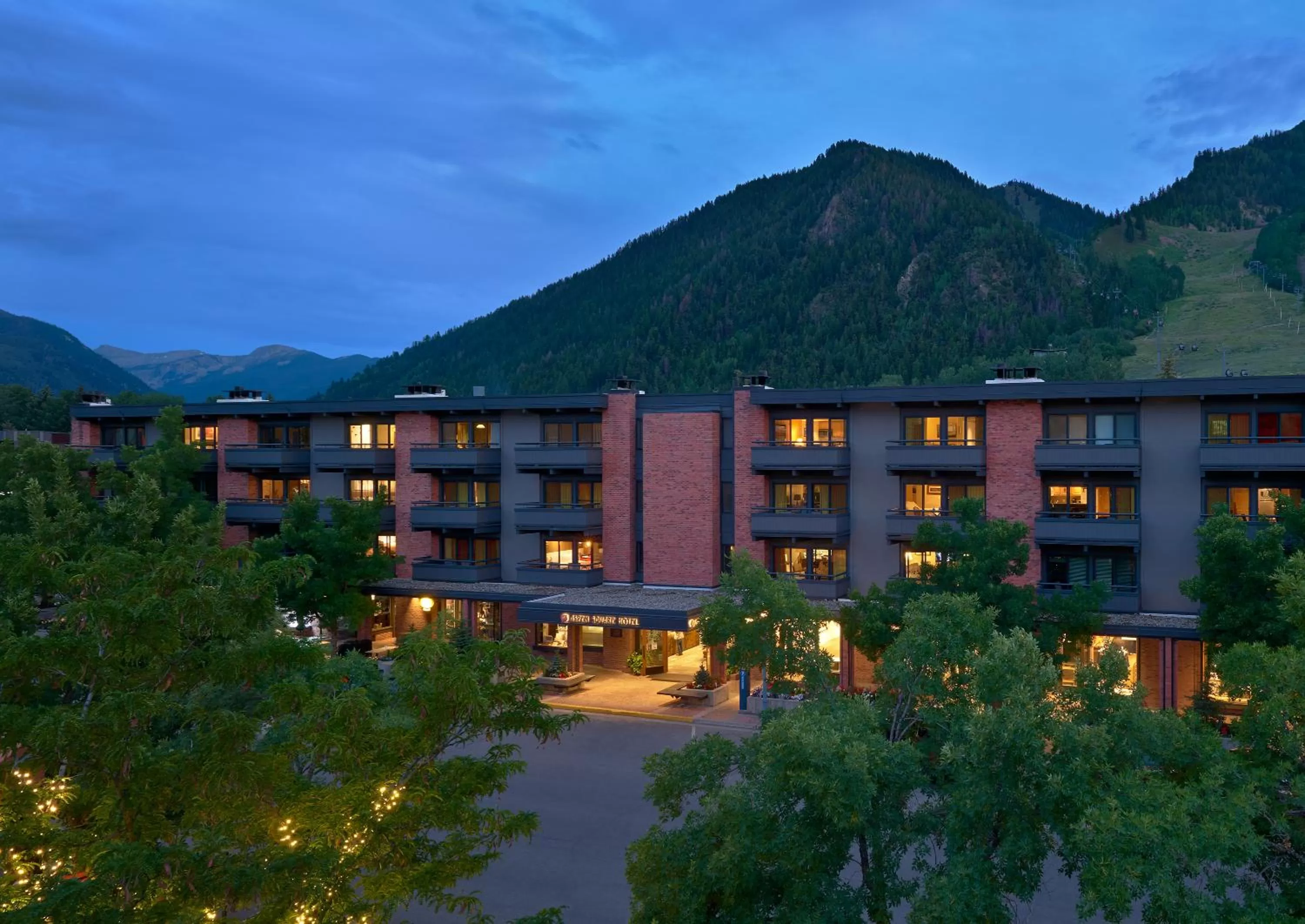 Facade/entrance in Aspen Square Condominium Hotel
