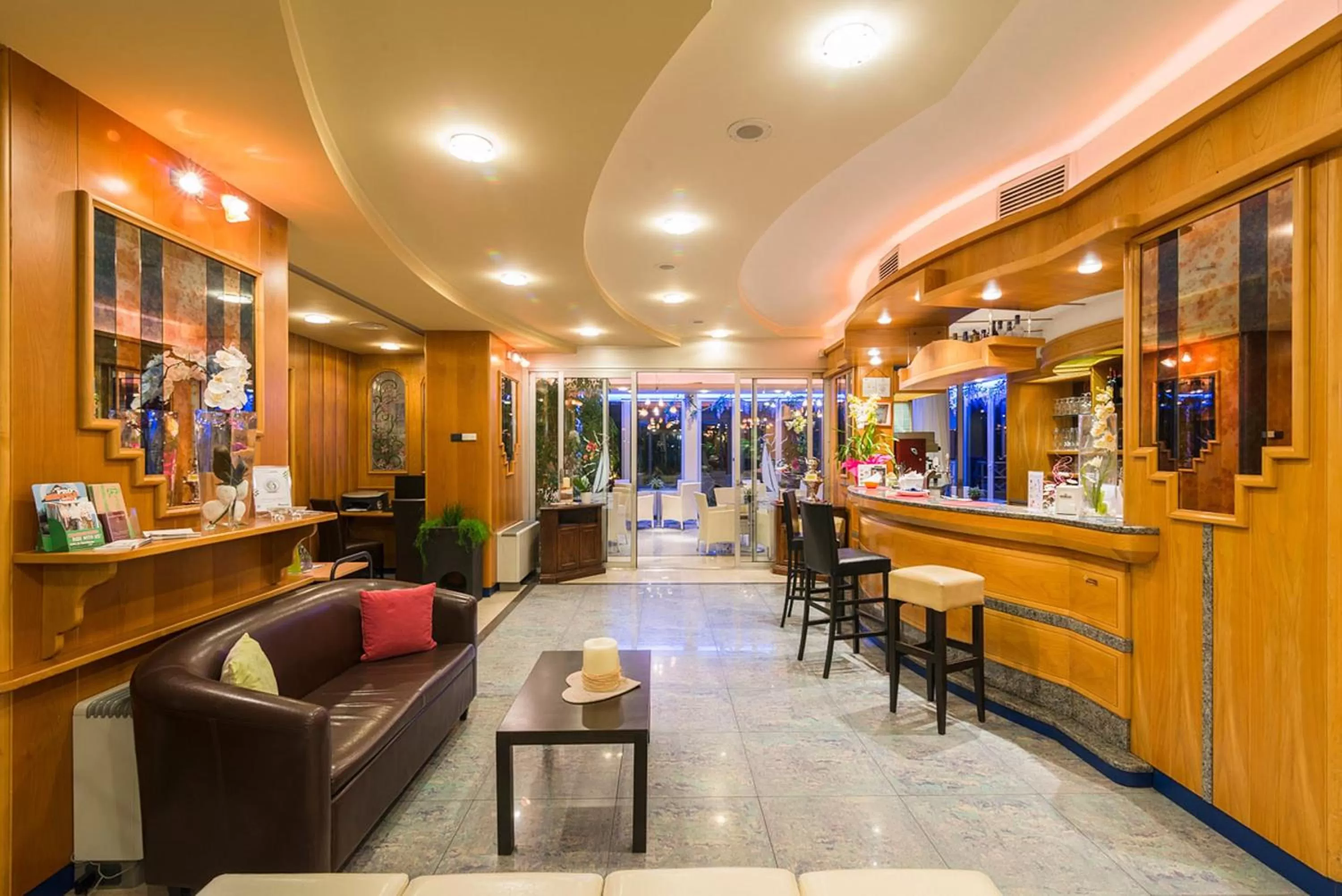 Lounge or bar in Ambassador Suite Hotel