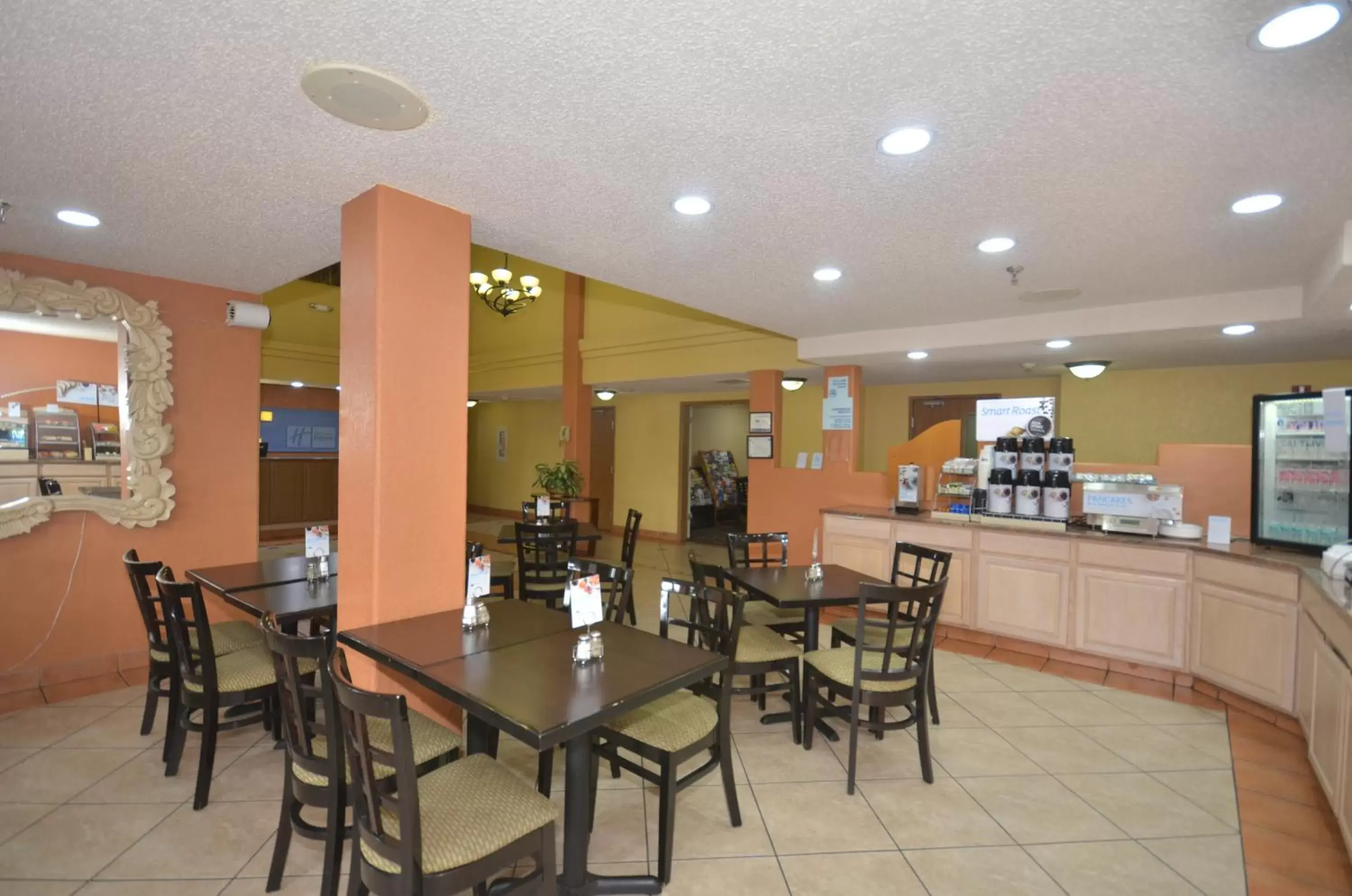 Restaurant/Places to Eat in Ramada by Wyndham Santa Fe
