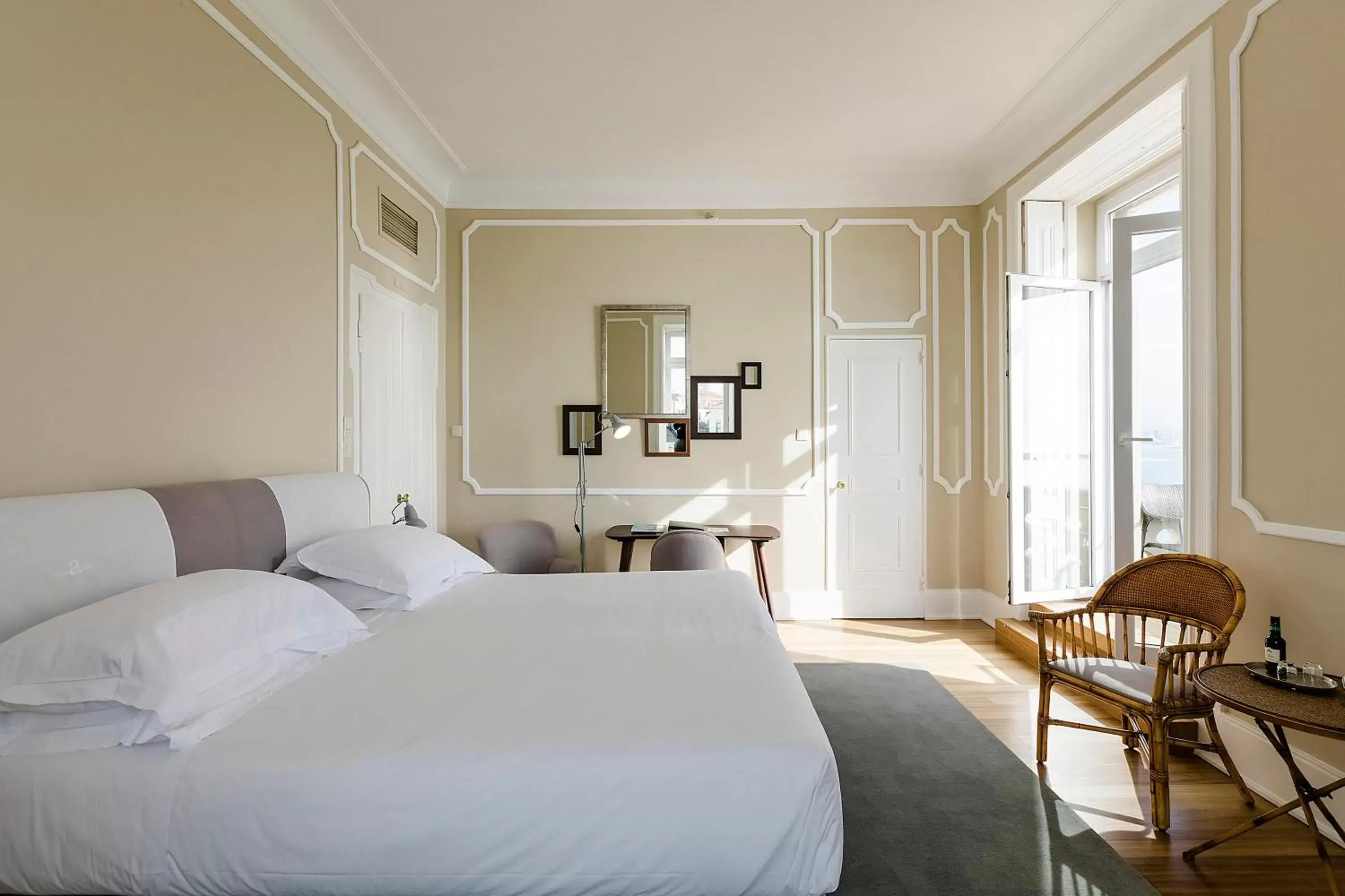 Bedroom, Bed in The Albatroz Hotel