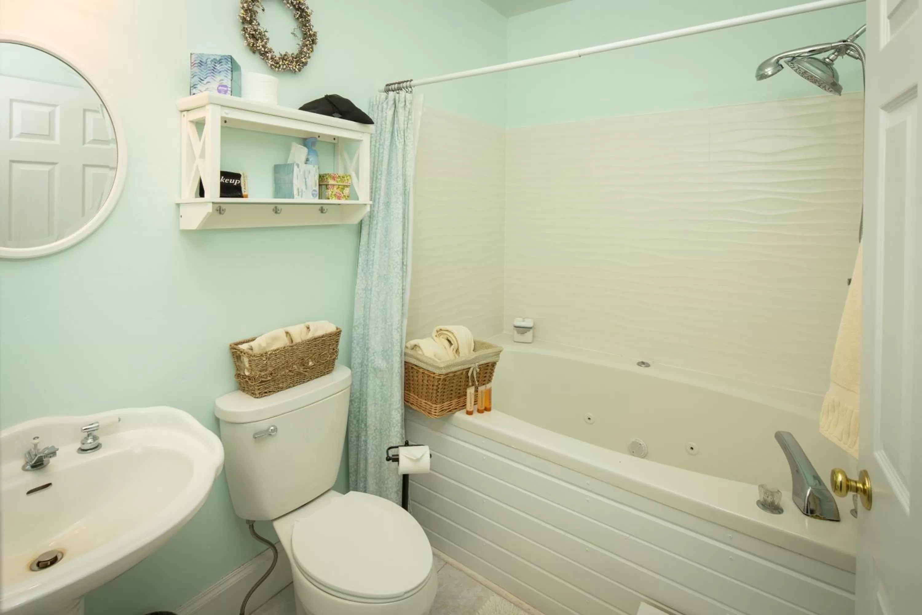 Bathroom in Cloran Mansion Bed & Breakfast