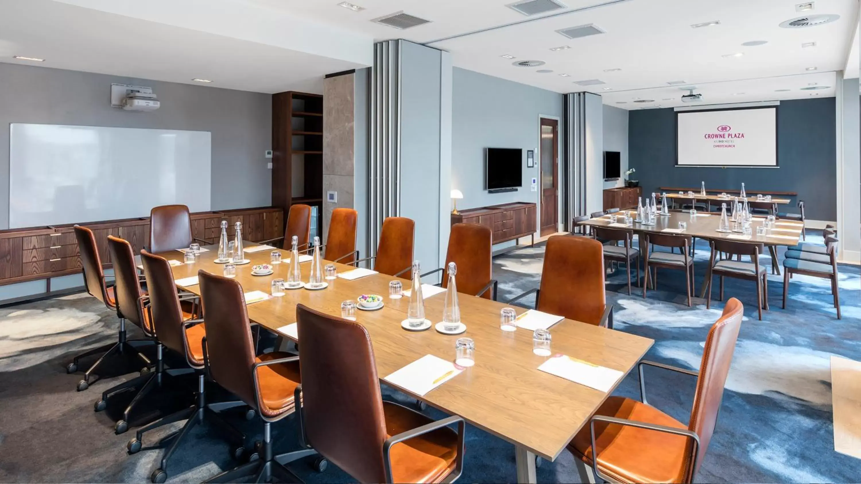 Meeting/conference room, Restaurant/Places to Eat in Crowne Plaza Christchurch, an IHG Hotel