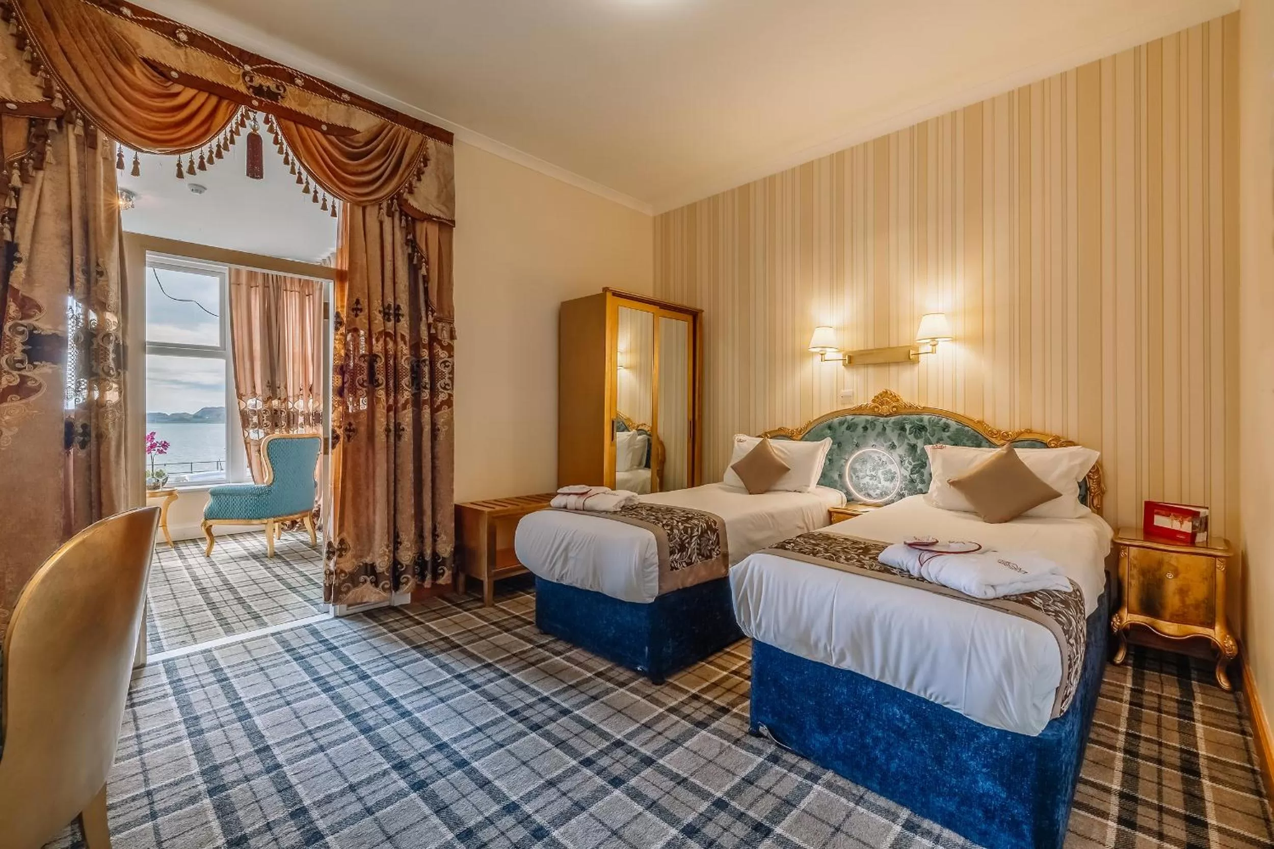 Bedroom, Bed in Muthu Alexandra Hotel