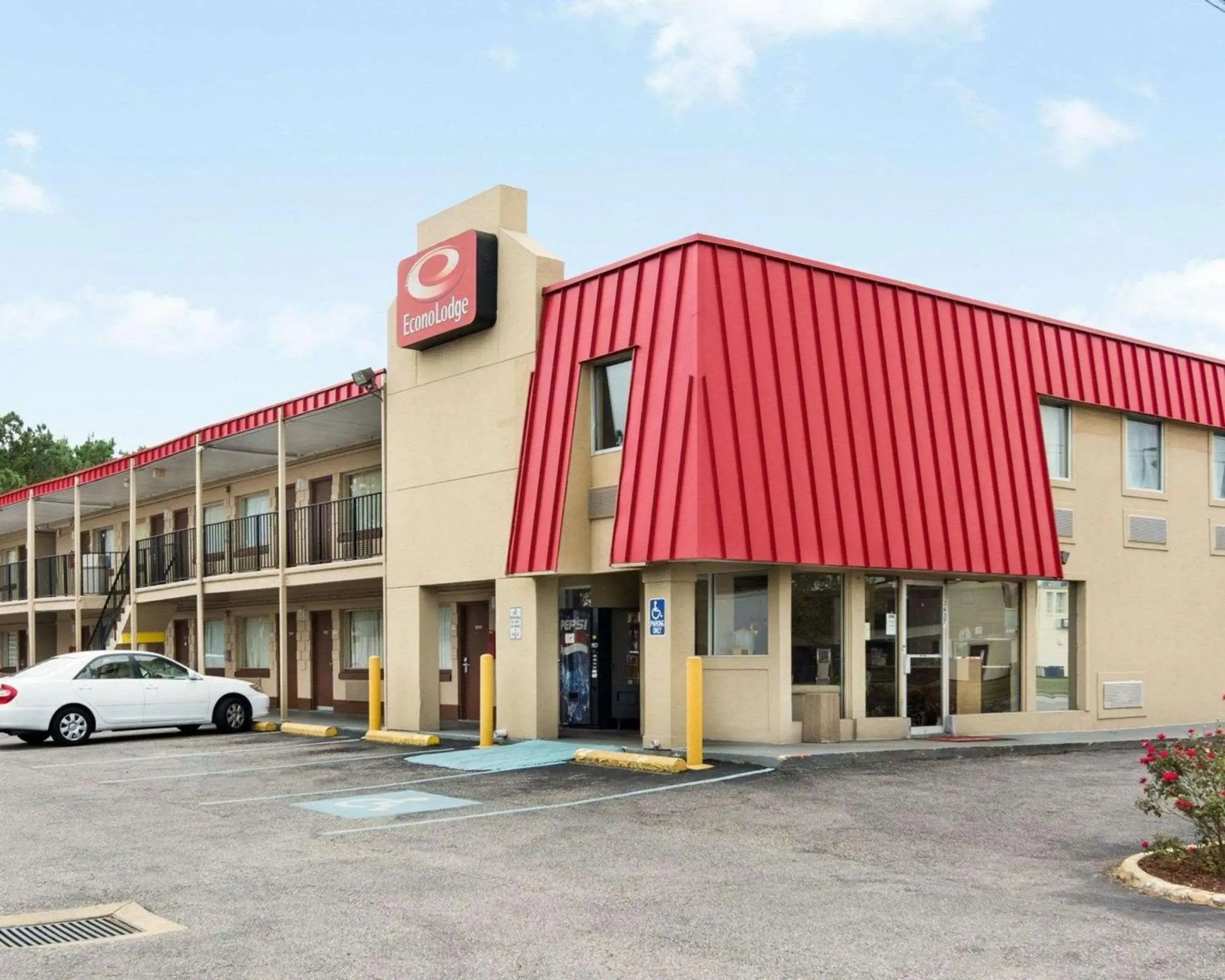 Property Building in Econo Lodge Town Center