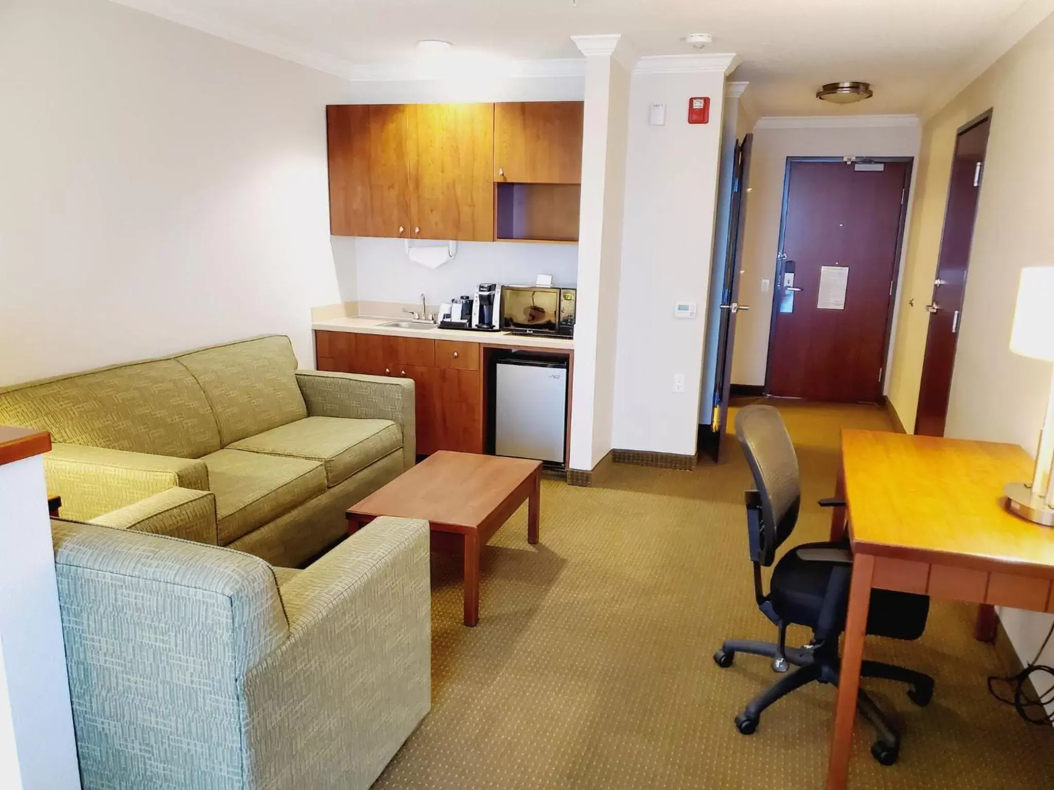 Photo of the whole room, Seating Area in Holiday Inn Express Hotel & Suites Portland-Northwest Downtown, an IHG Hotel