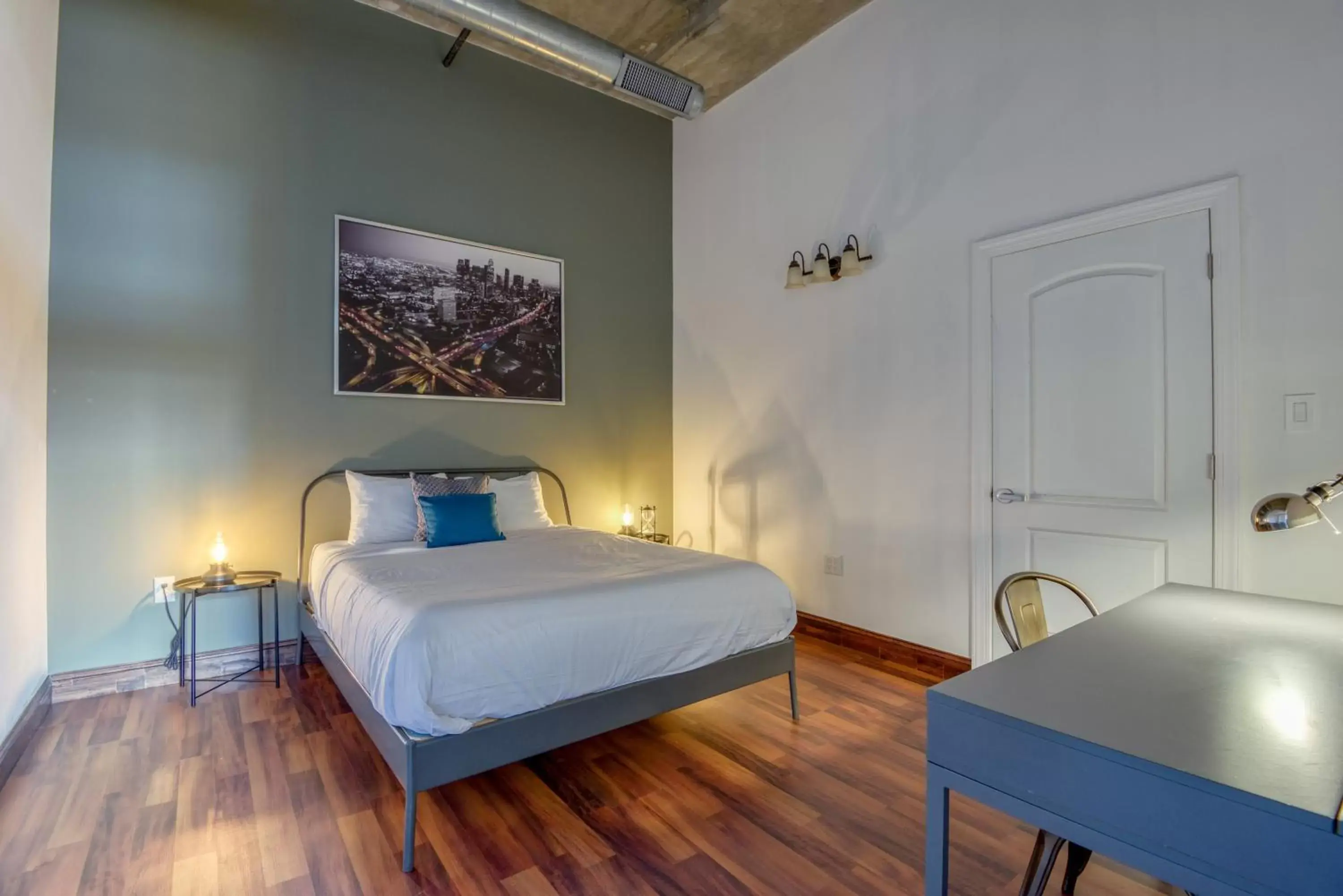 Two-Bedroom Apartment in Sosuite at Independence Lofts - Callowhill