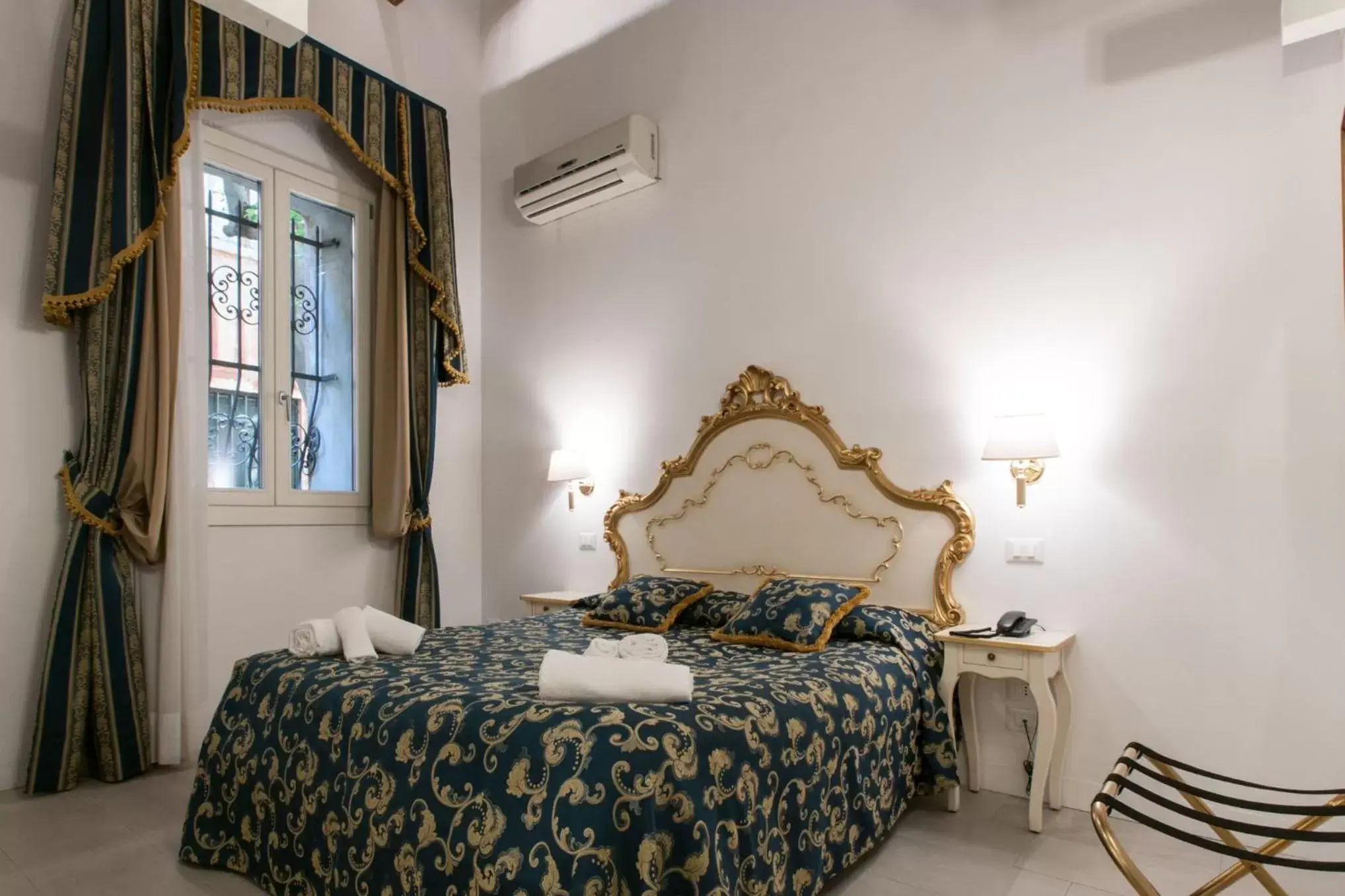 Bed, Room Photo in Al Mascaron Ridente