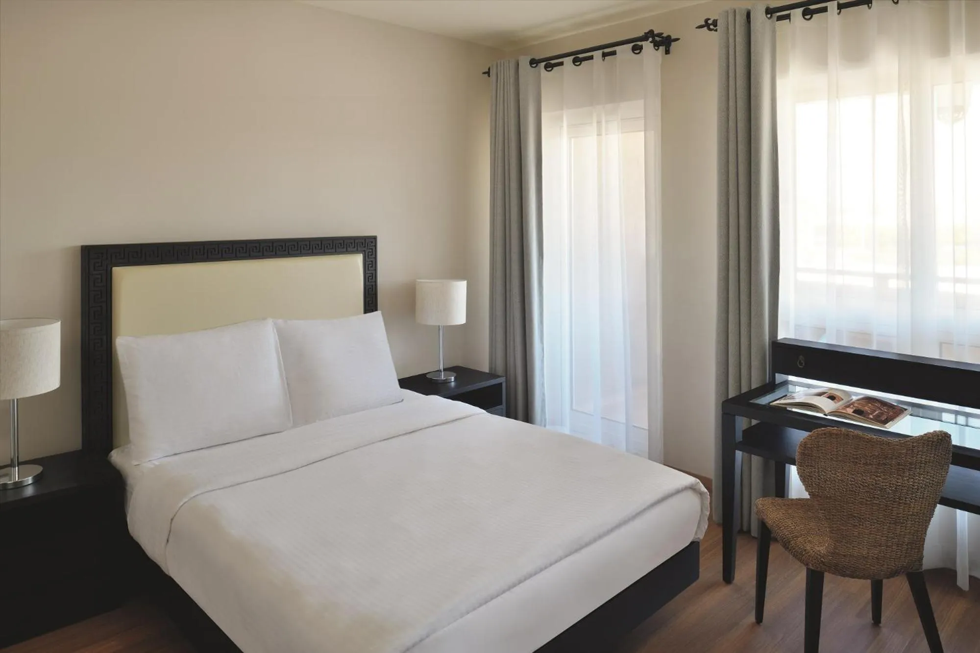 Property building, Bed in Mövenpick Resort & Residences Aqaba