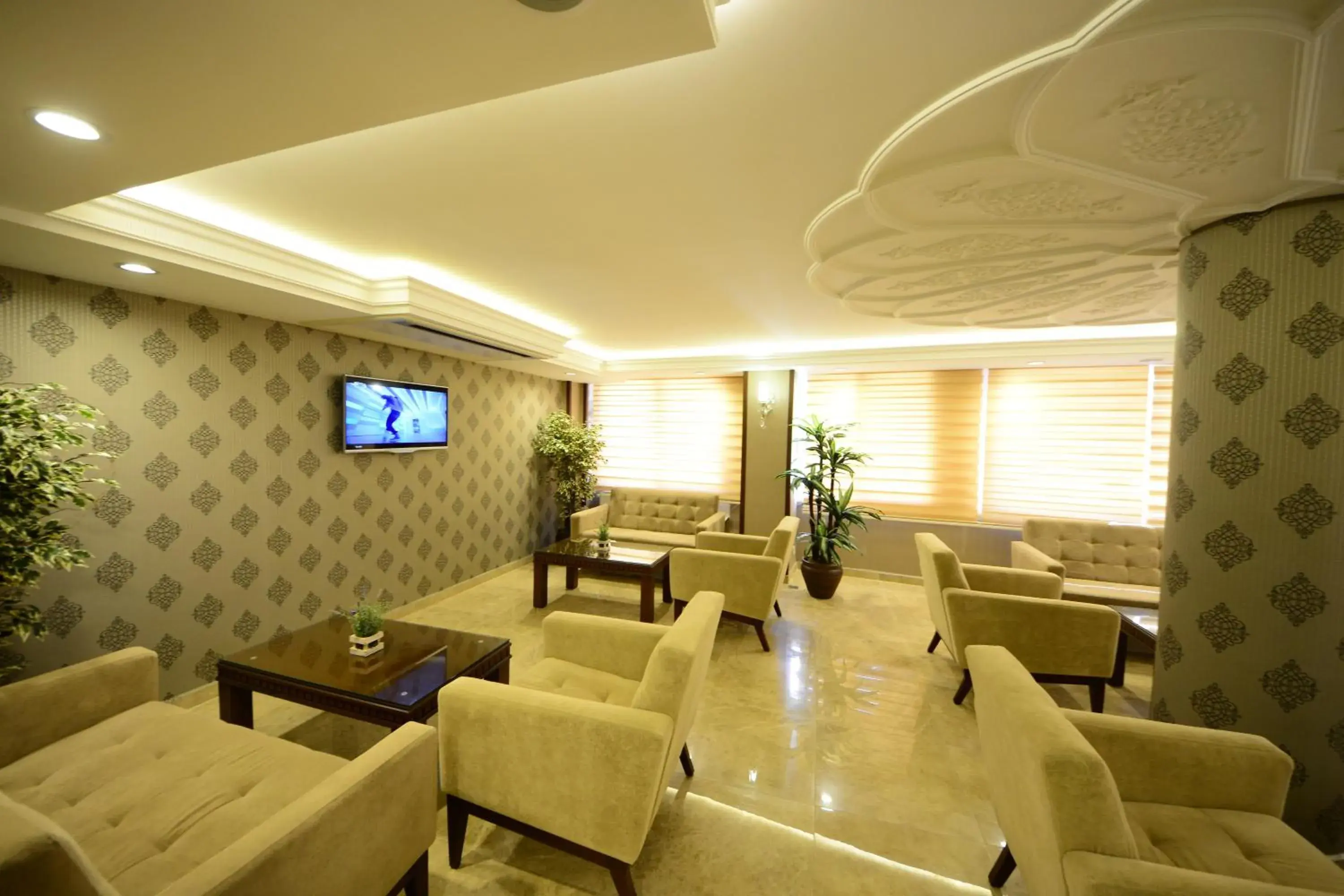 Communal lounge/ TV room, Lounge/Bar in Grand Bazaar Hotel
