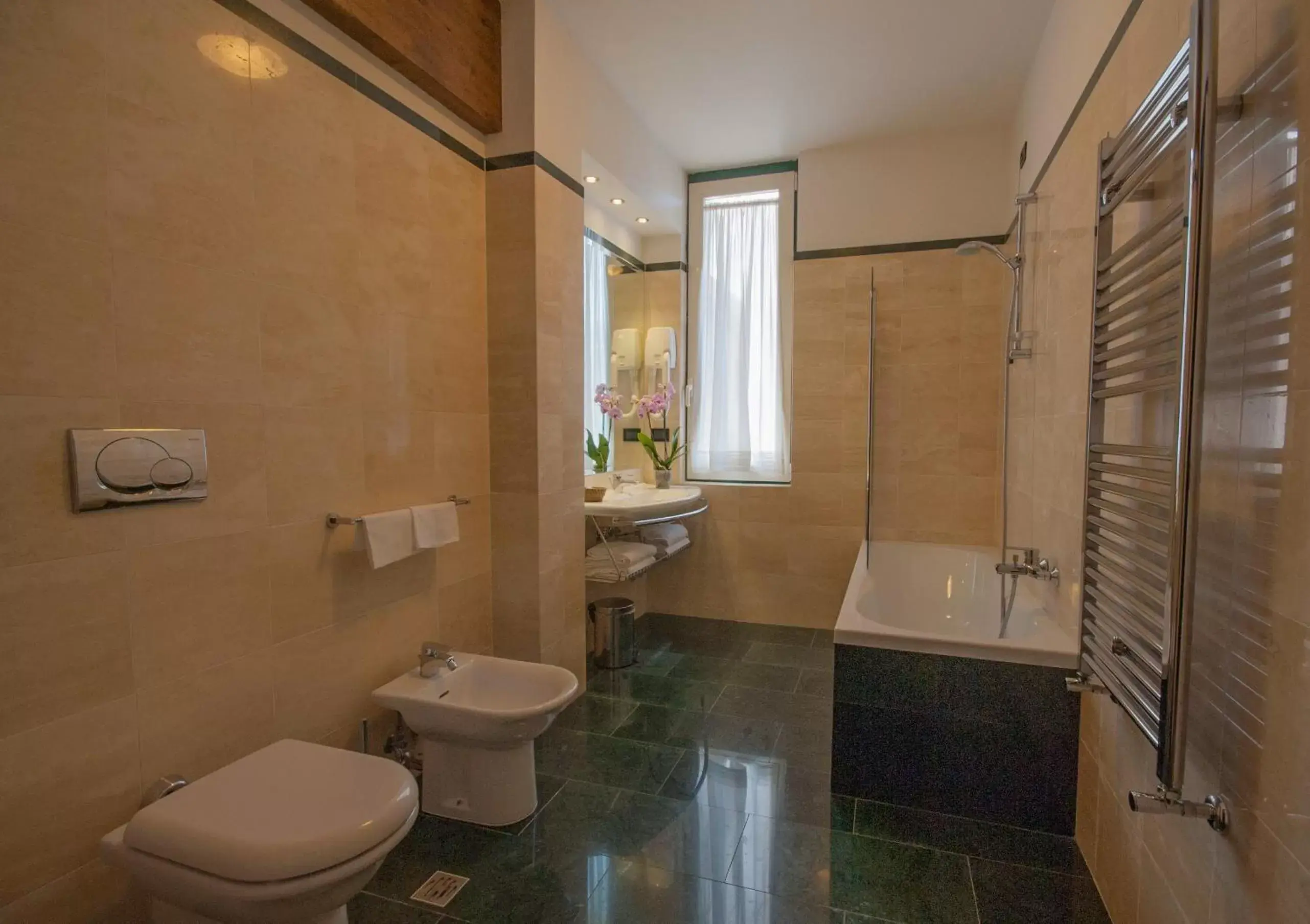 Day, Bathroom in Hotel La Pergola