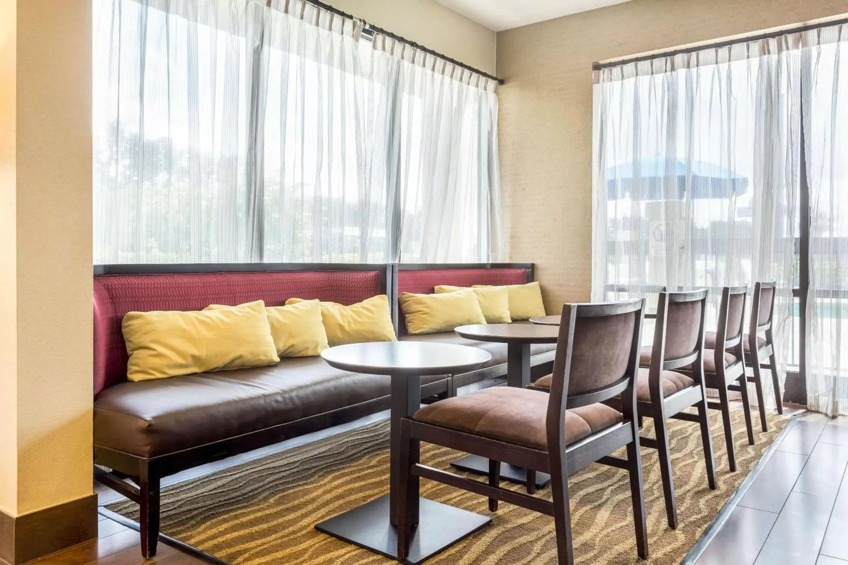 Breakfast, Seating Area in Quality Inn Walterboro