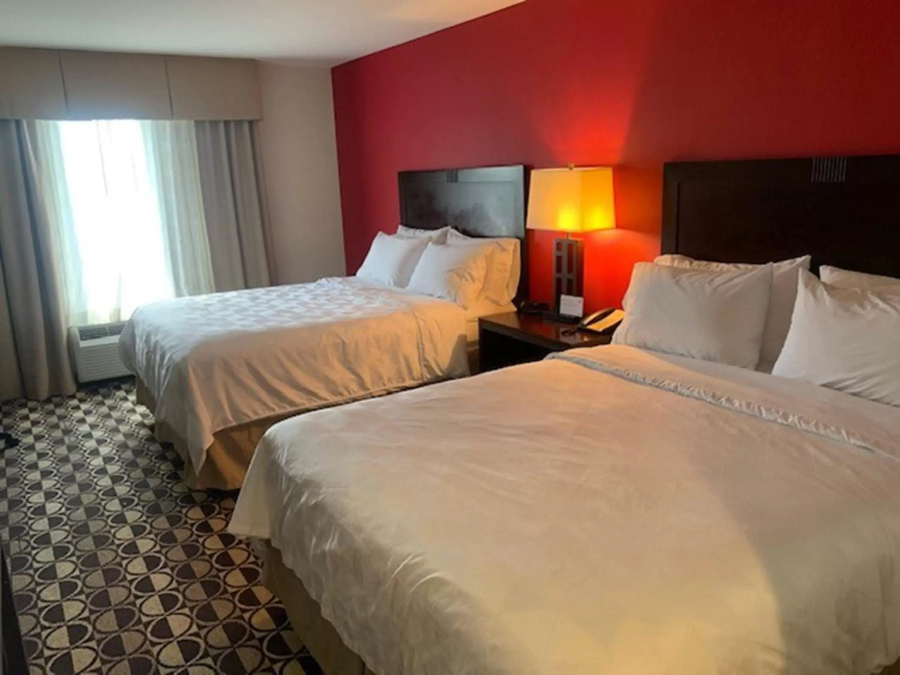 Photo of the whole room, Bed in Holiday Inn Saint Louis-Fairview Heights, an IHG Hotel