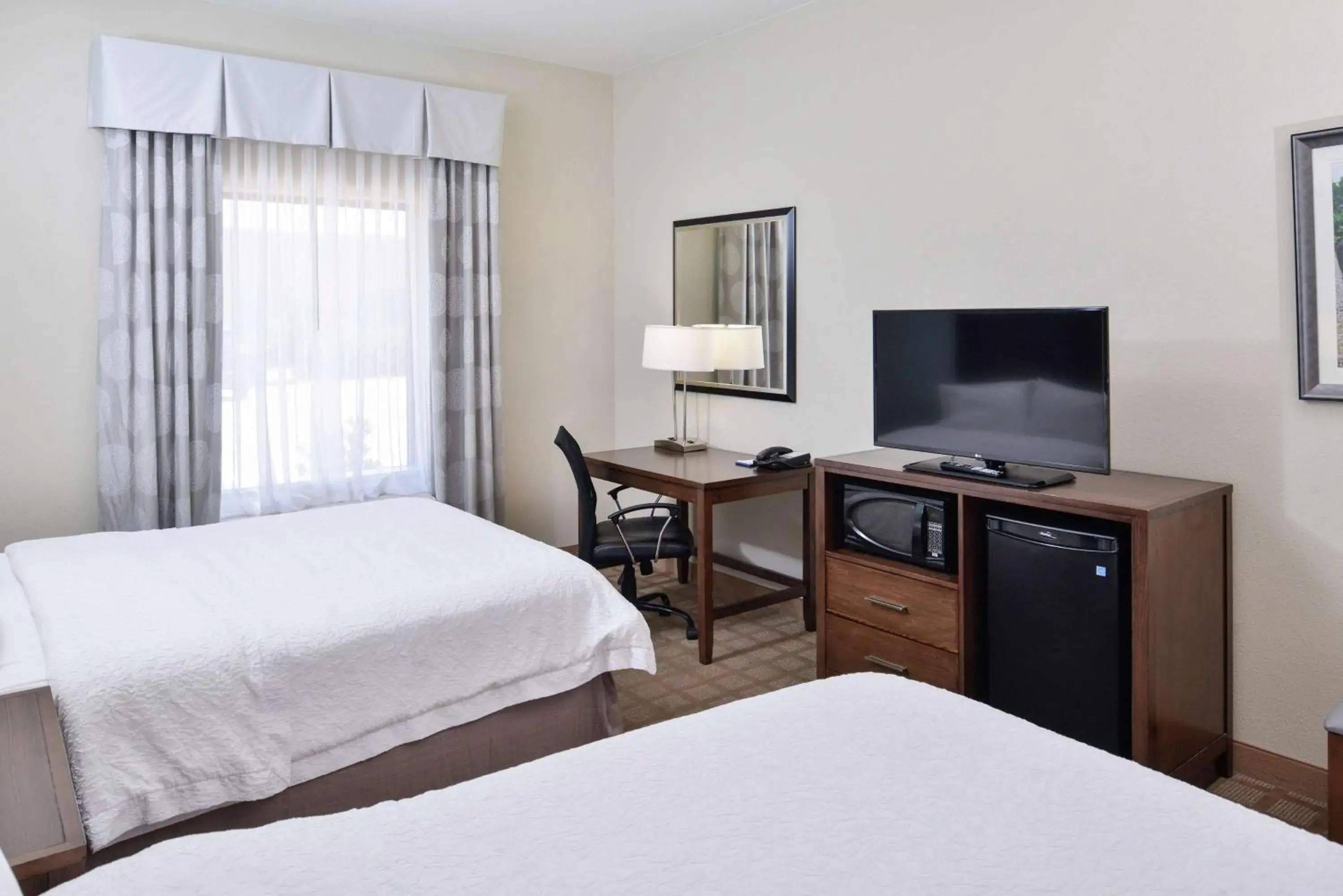 Bedroom, Bed in Hampton Inn and Suites Hutto