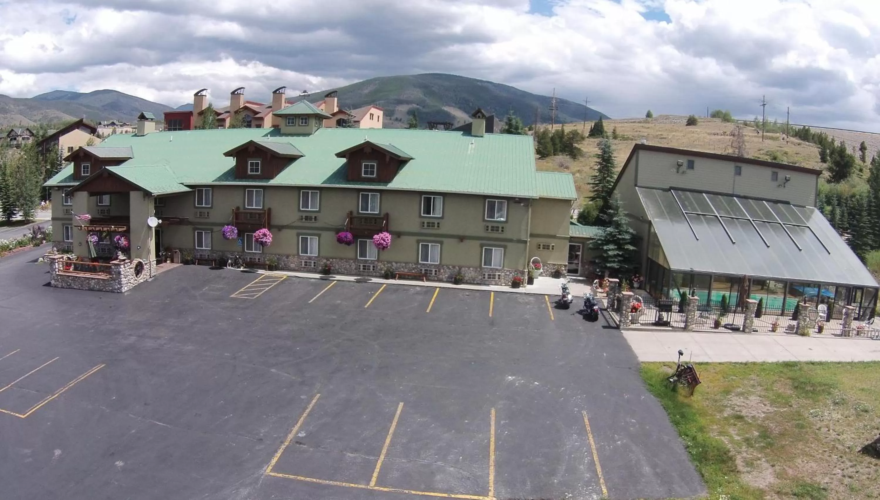 Property building in Dillon Inn