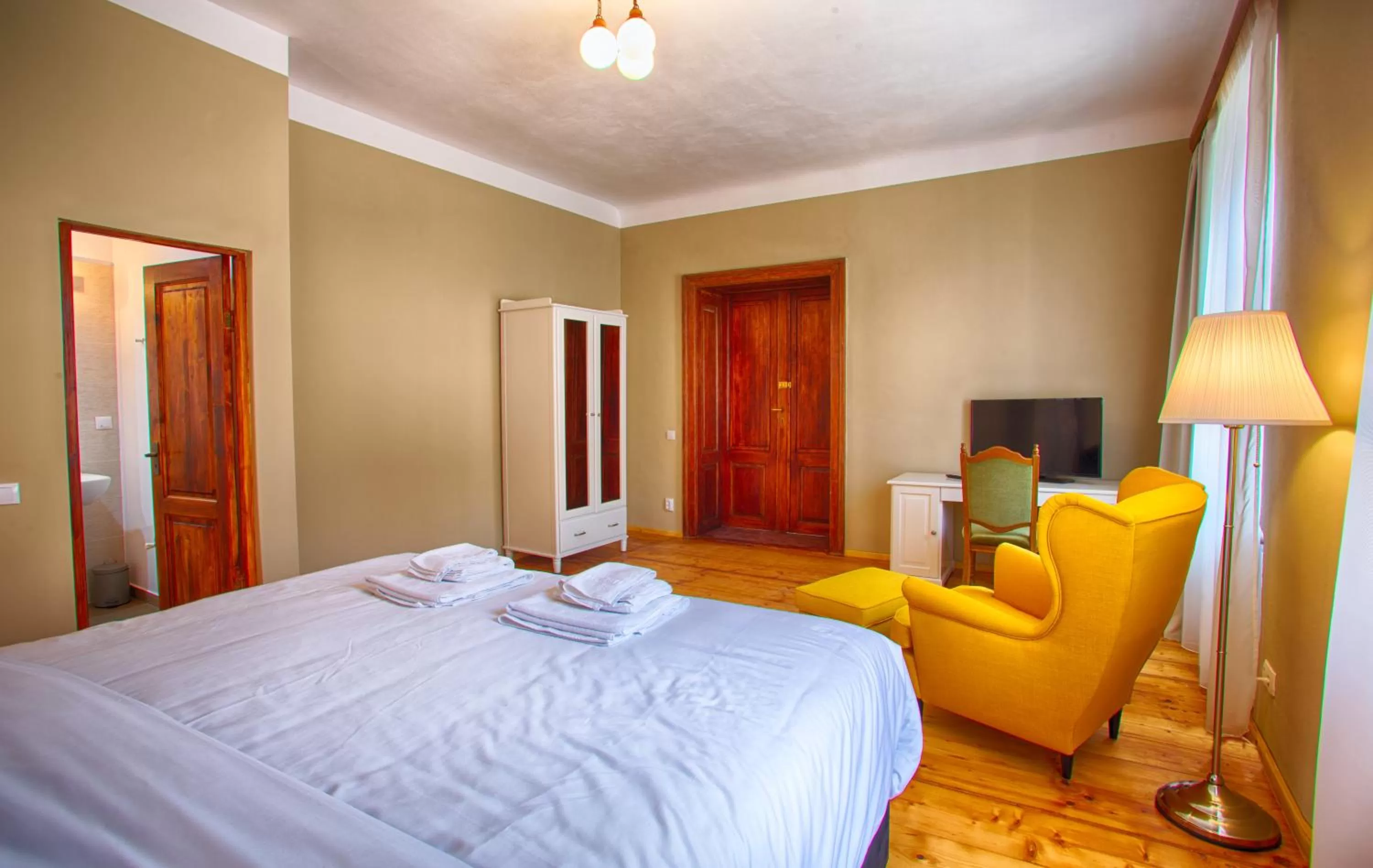 Photo of the whole room, Bed in Goldsmith