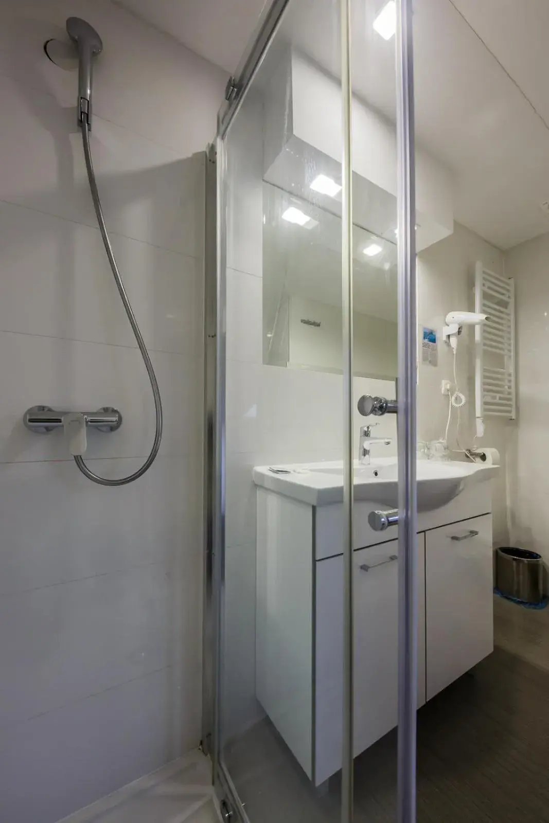 Shower, Bathroom in Hotel Sveti Kriz