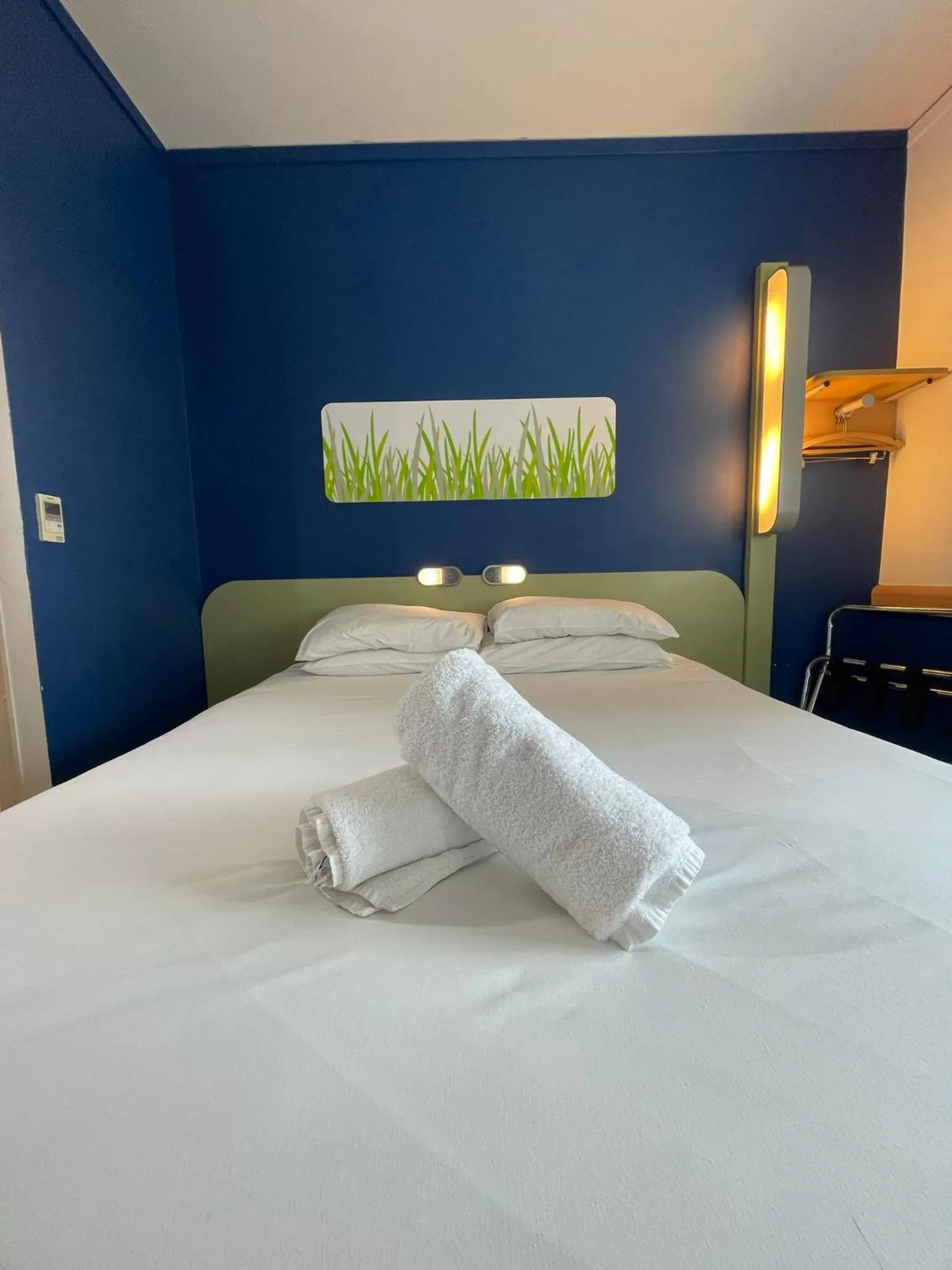 Bedroom, Bed in ibis budget Belfast City Centre