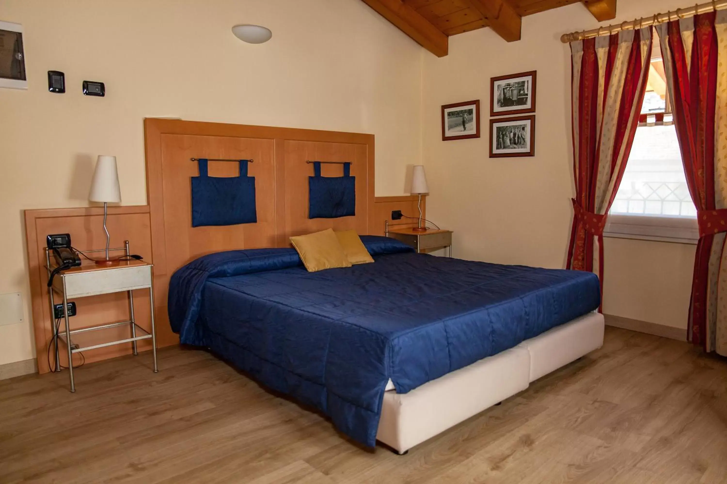 Photo of the whole room, Bed in Hotel Garni Le Corti