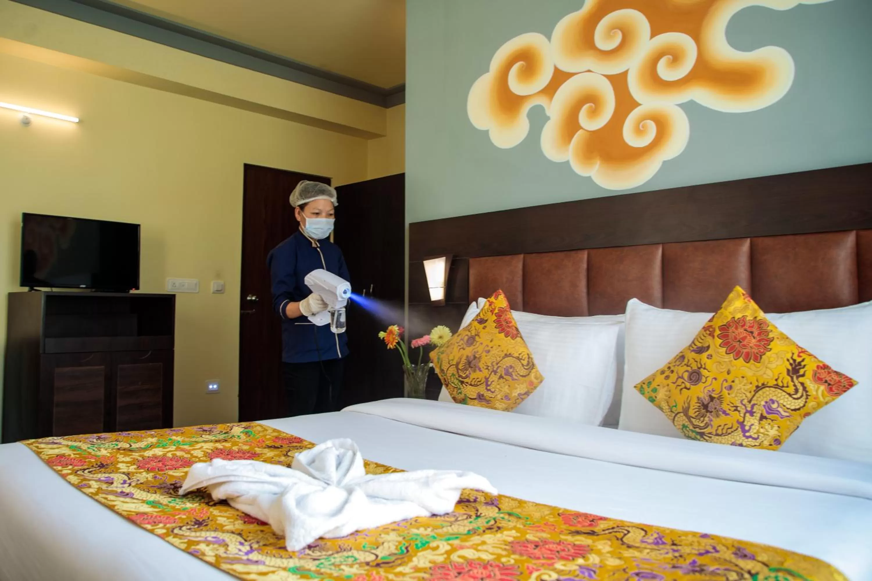 People, Bed in Muscatel Grand Silkroute - 300 Mts from MG Marg