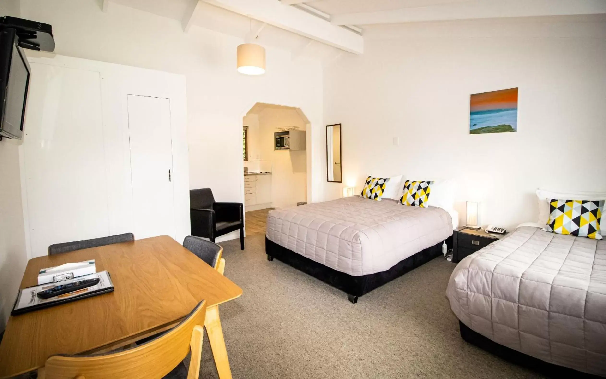 Photo of the whole room, Bed in Colonial Lodge Motel Photo of the whole room, Bed in Colonial Lodge Motel