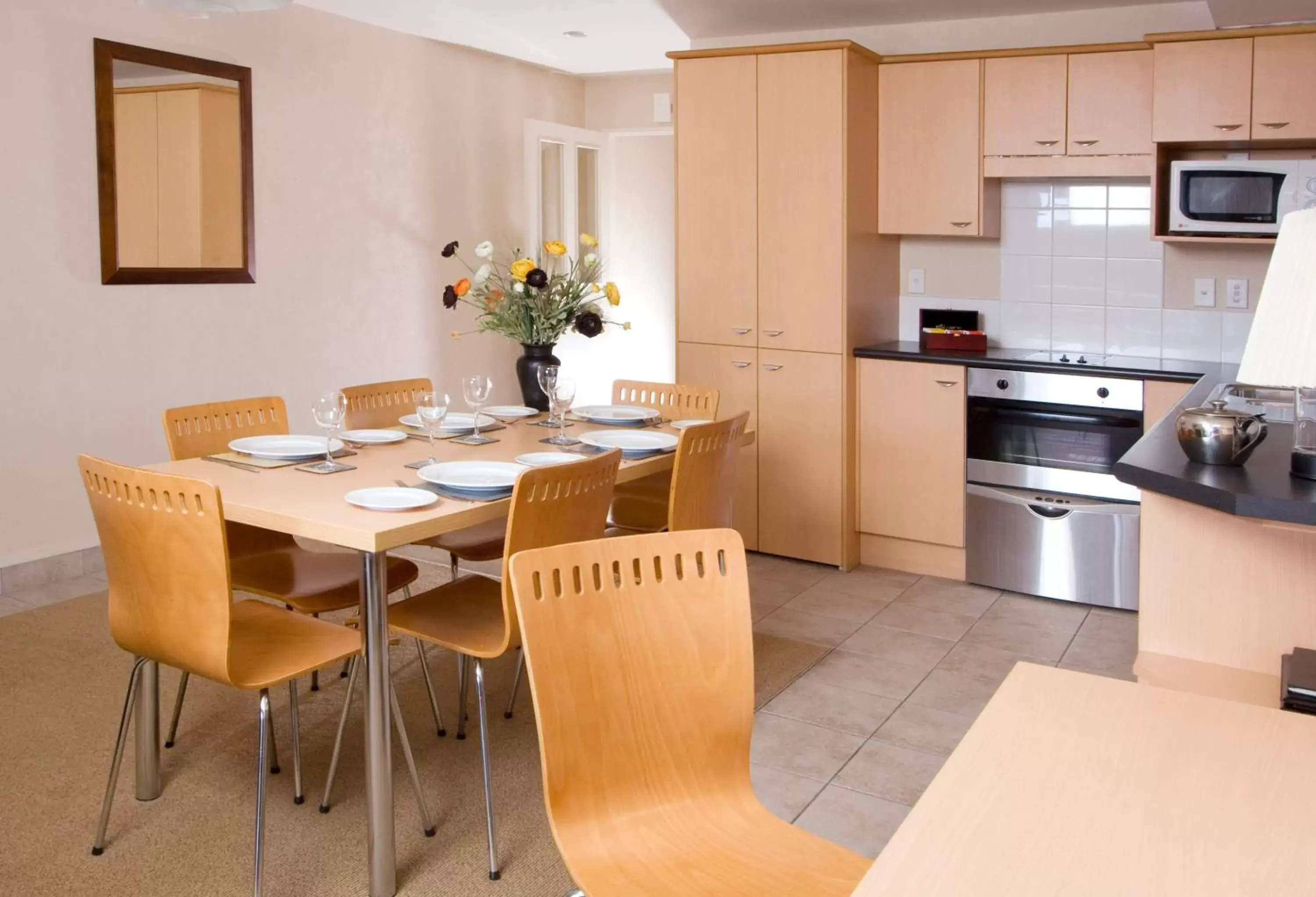 Dining area, Kitchen/Kitchenette in Voyager Apartments Taupo