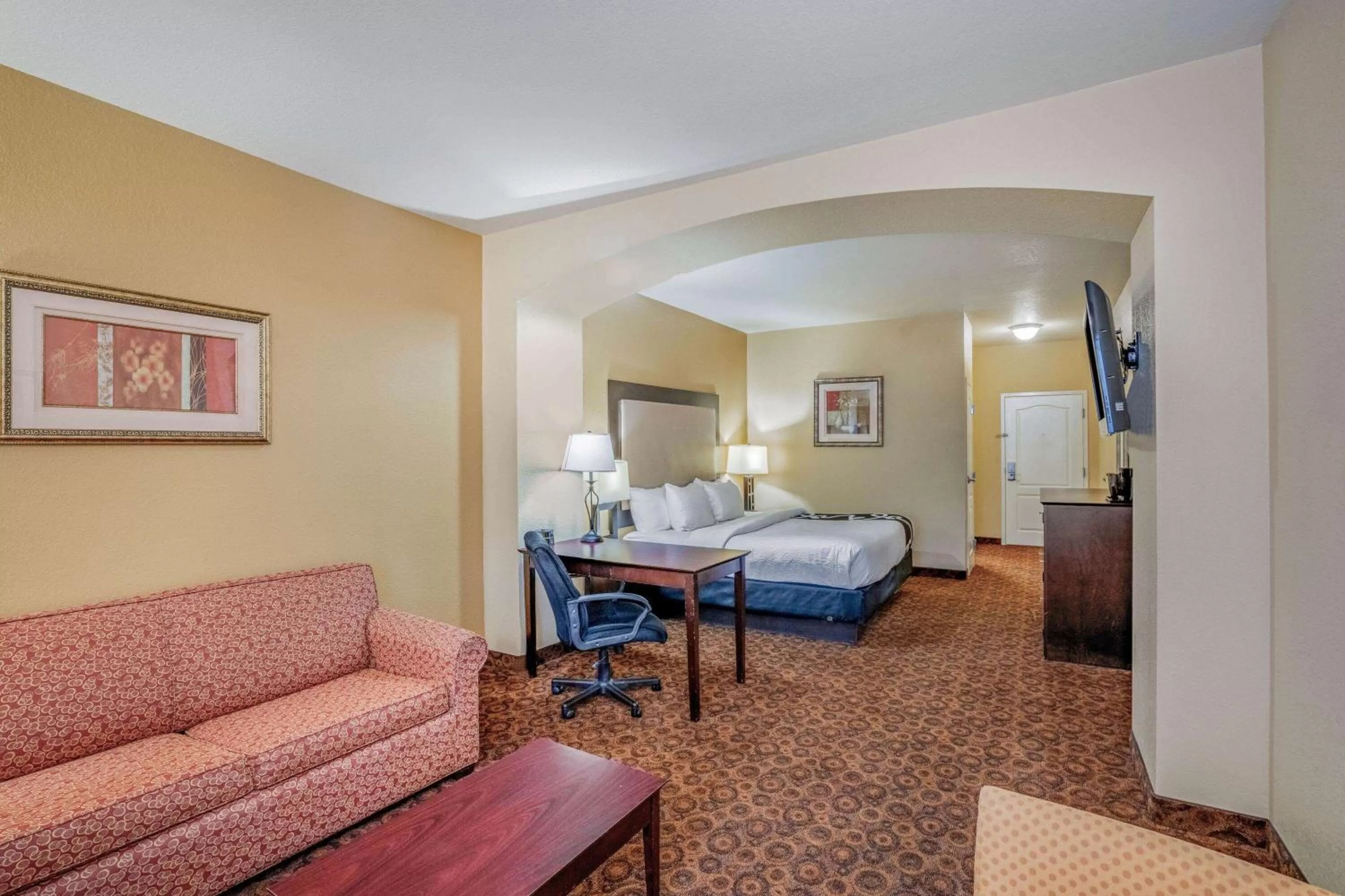 Photo of the whole room, Bed in La Quinta by Wyndham Vicksburg