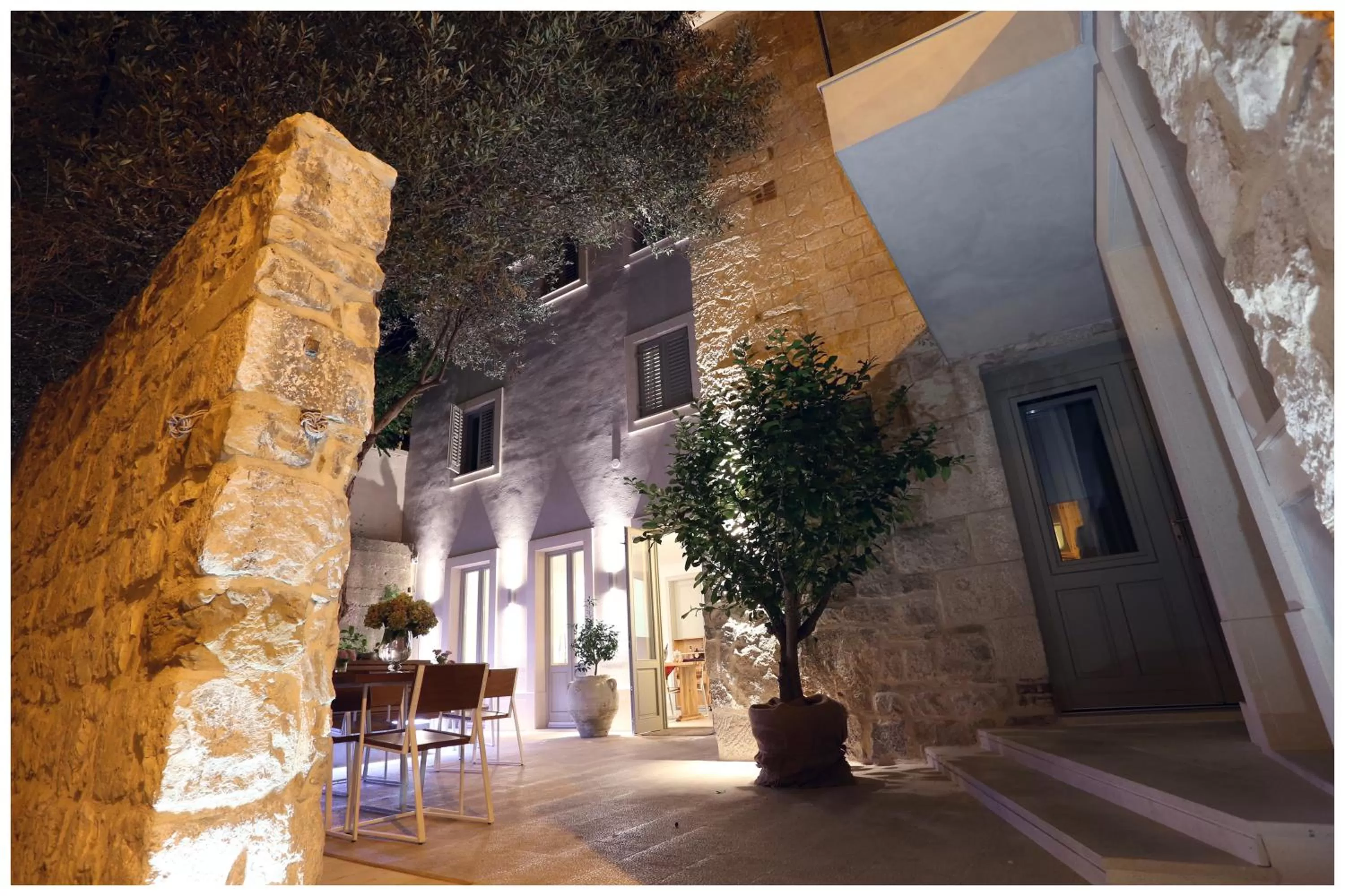 Facade/entrance in Heritage Hotel 19