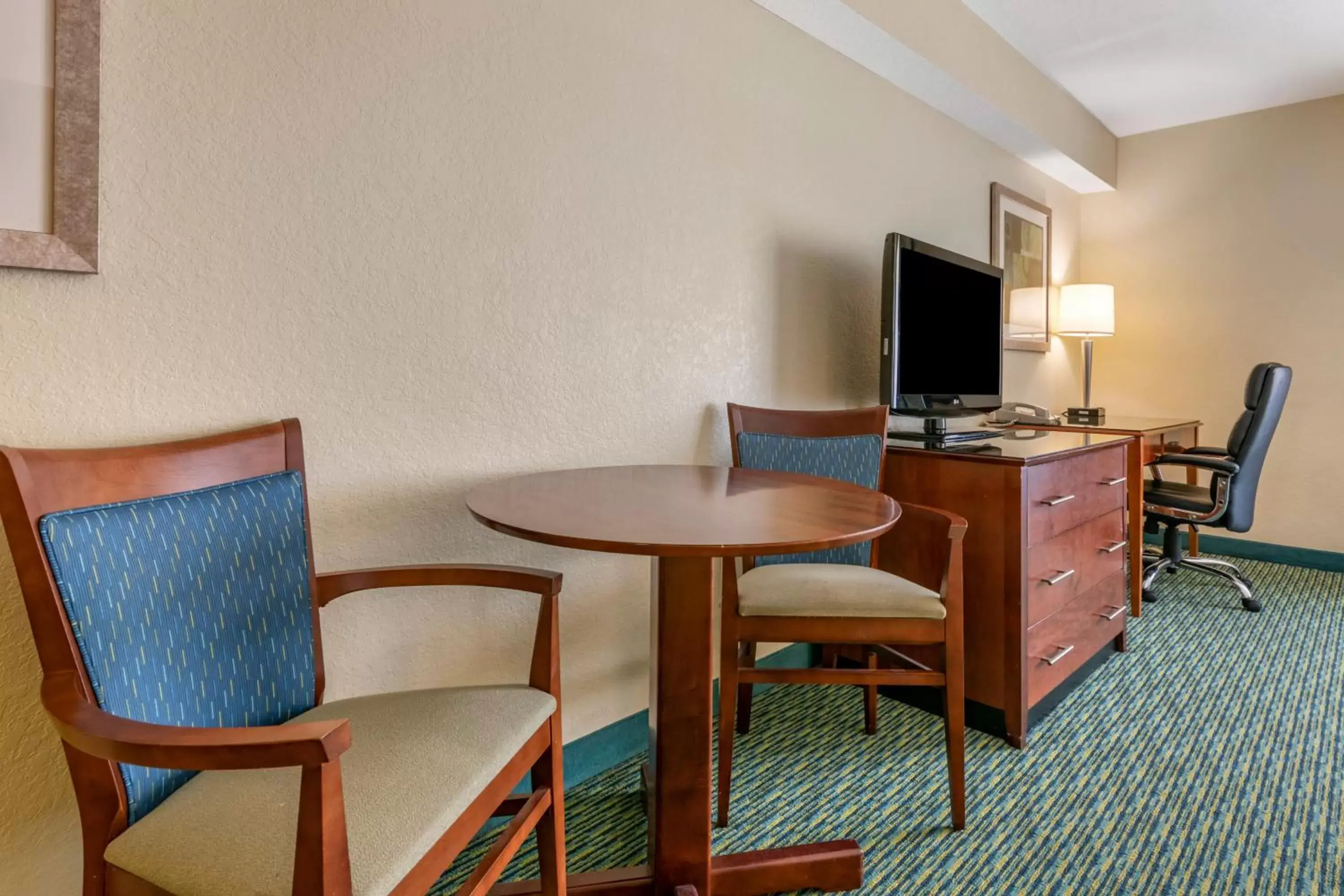 TV and multimedia, TV/Entertainment Center in Holiday Inn Resort Orlando - Lake Buena Vista, an IHG Hotel