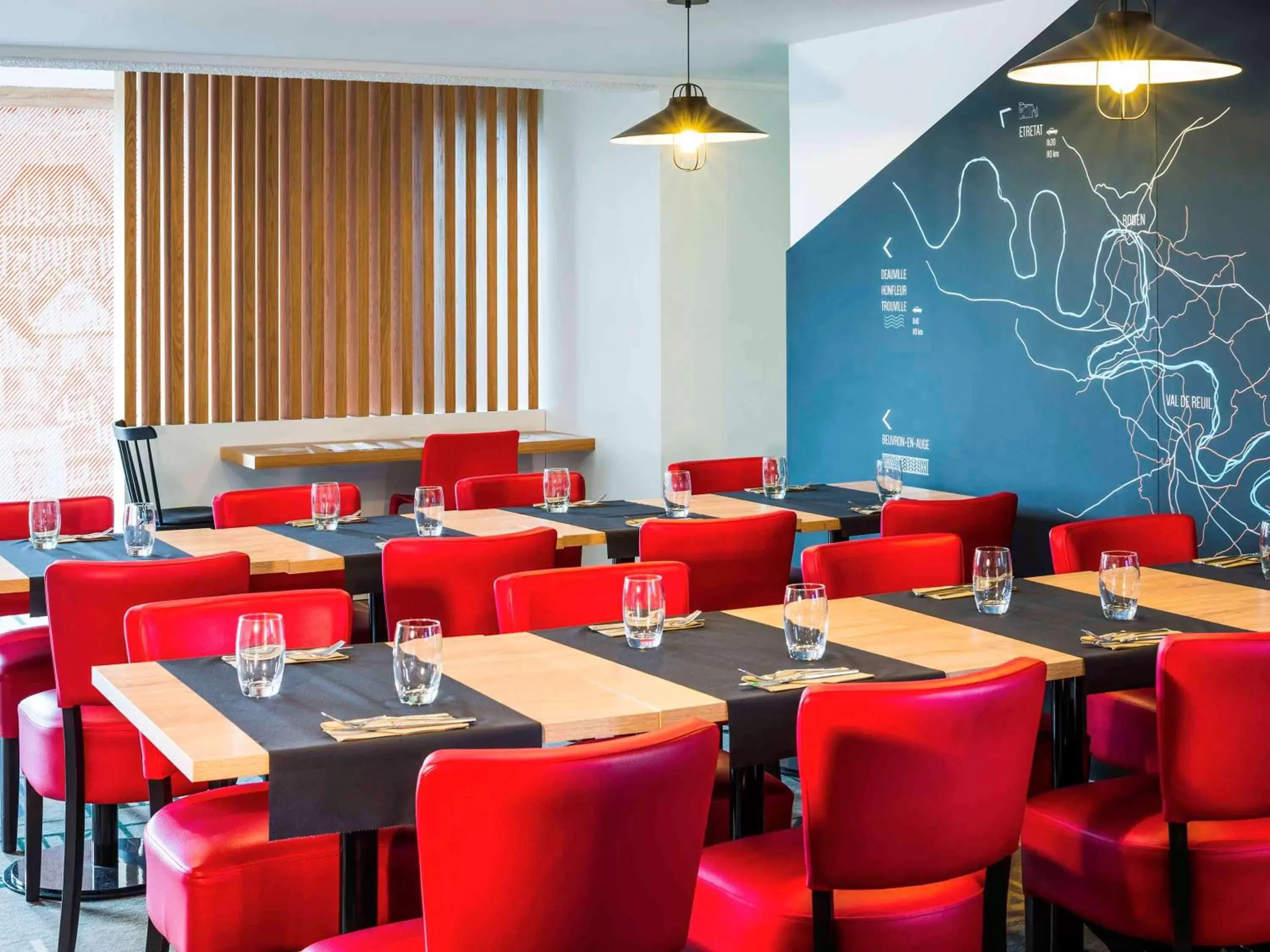 Restaurant/Places to Eat in ibis Styles Rouen Val De Reuil