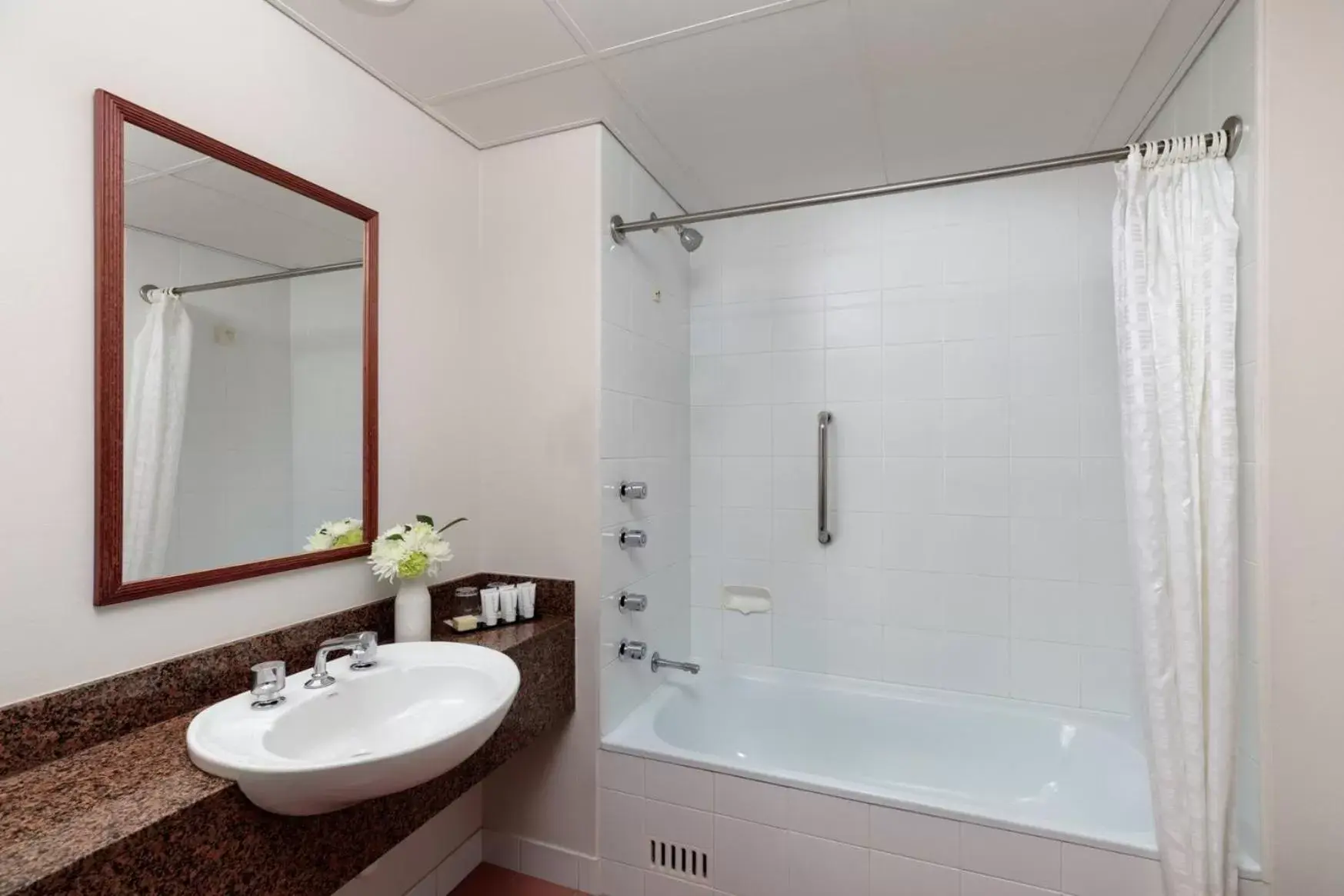 Shower, Bathroom in Rydges Bankstown